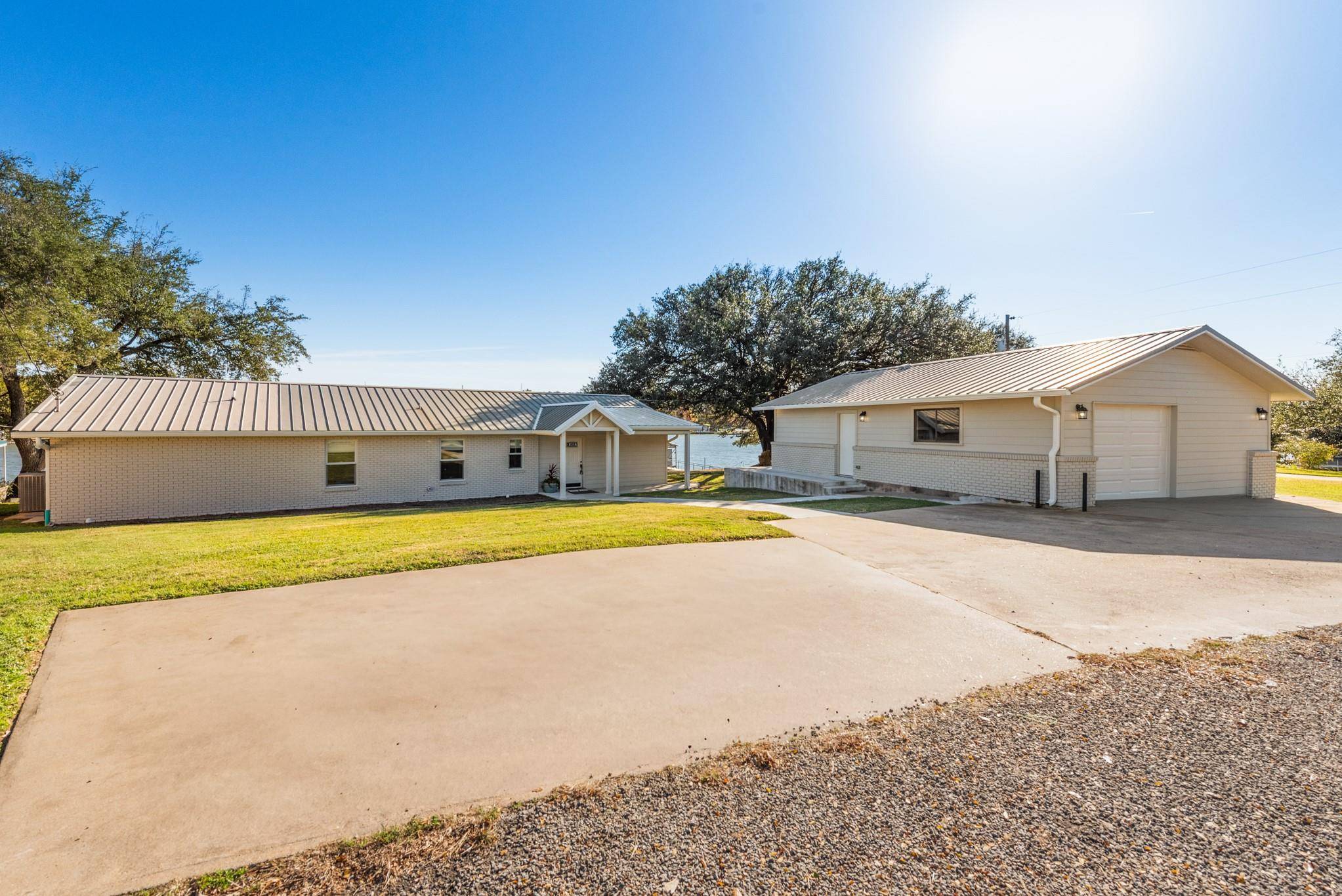 516 Island Lodges DR, Buchanan Dam, TX 78609