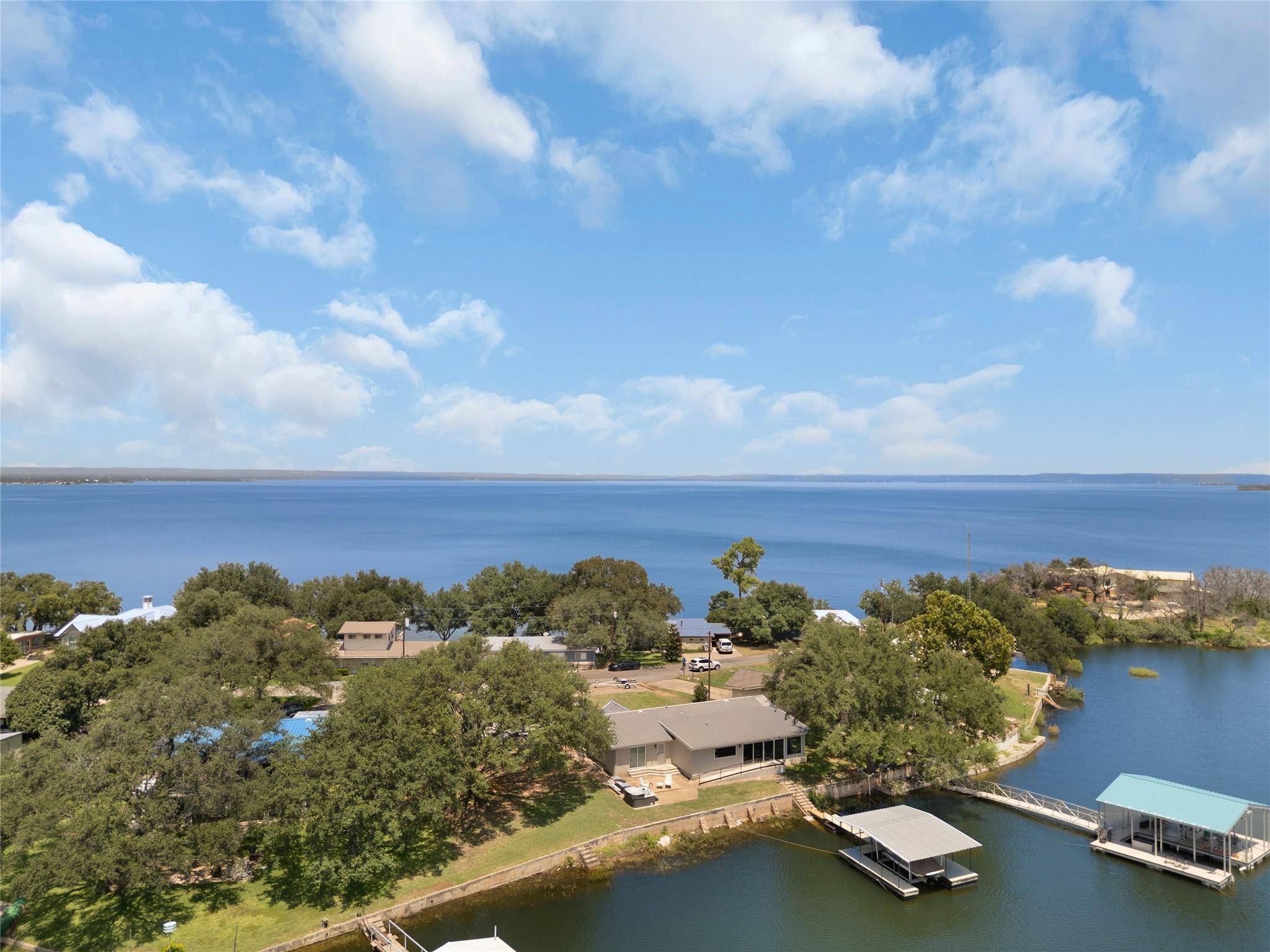 516 Island Lodges DR, Buchanan Dam, TX 78609