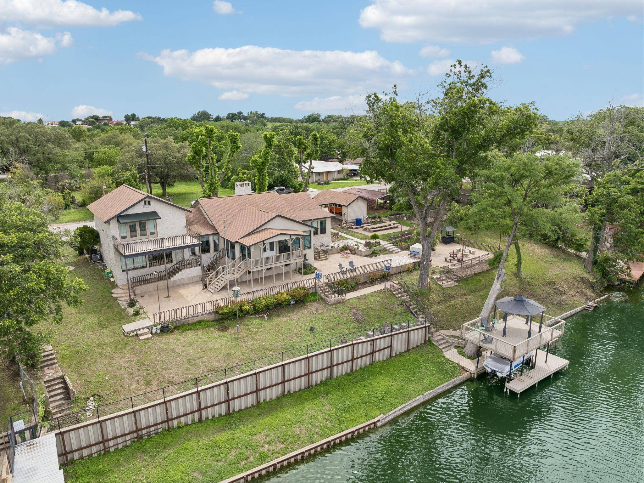 939 Reiley RD, Seguin, TX 78155