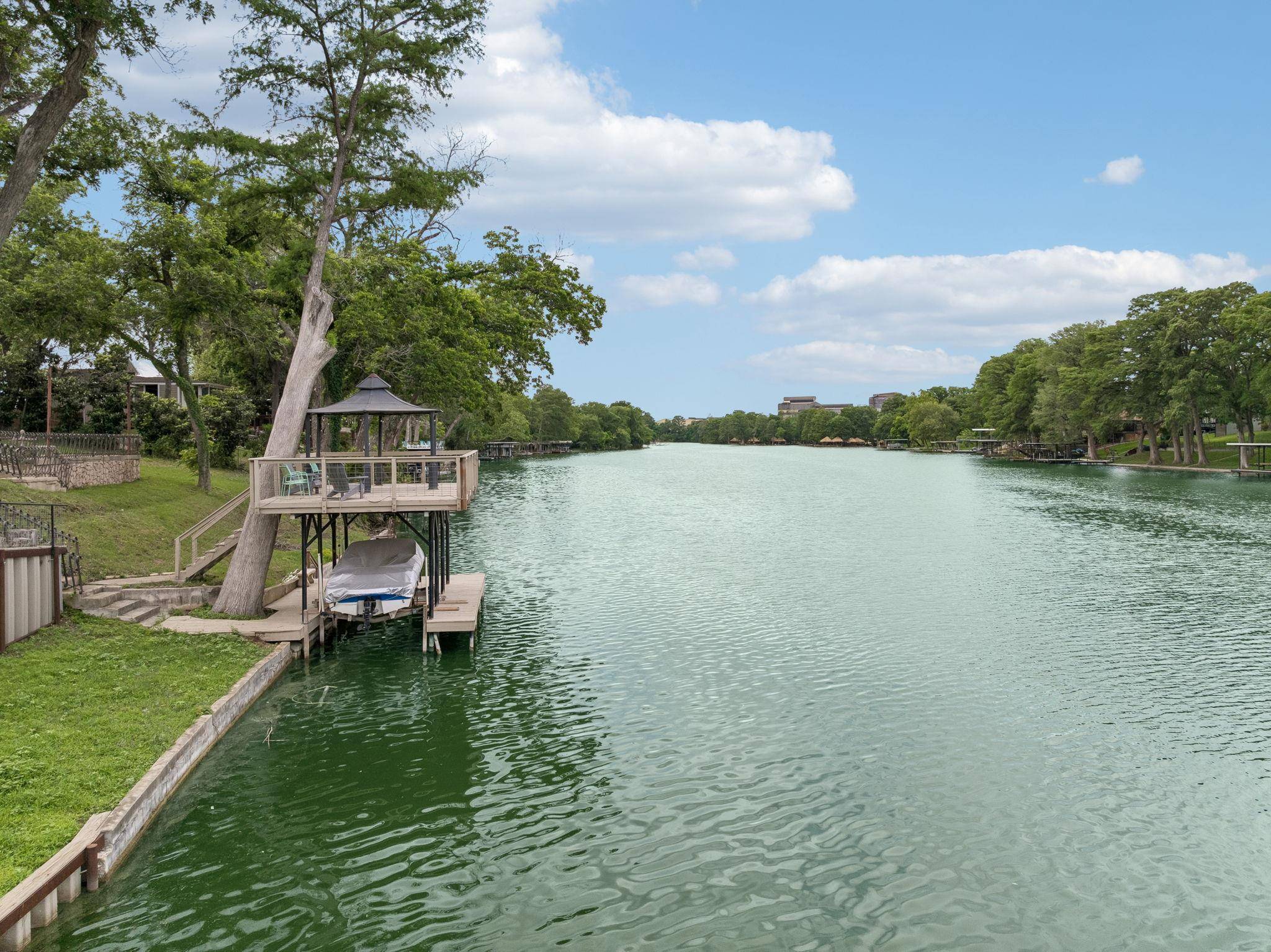 939 Reiley RD, Seguin, TX 78155