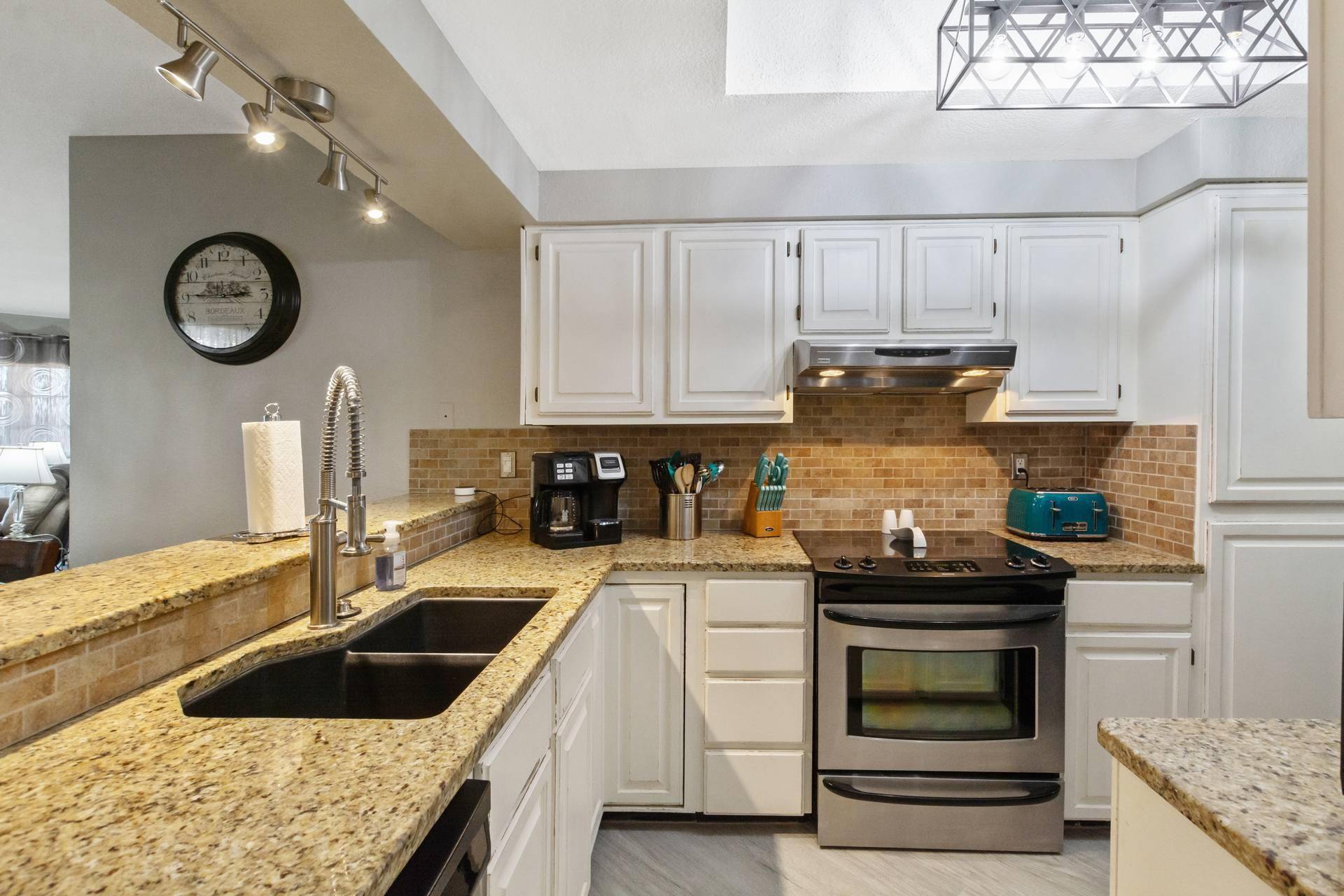 Address not disclosed, Lago Vista, TX 78645