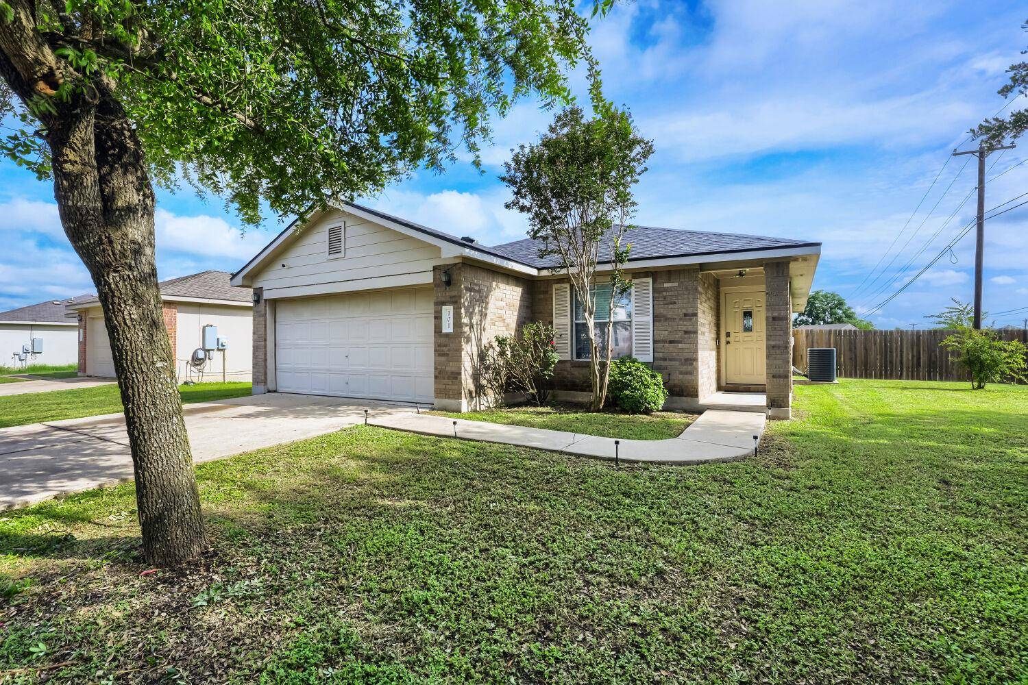 101 Adamae LN, Hutto, TX 78634