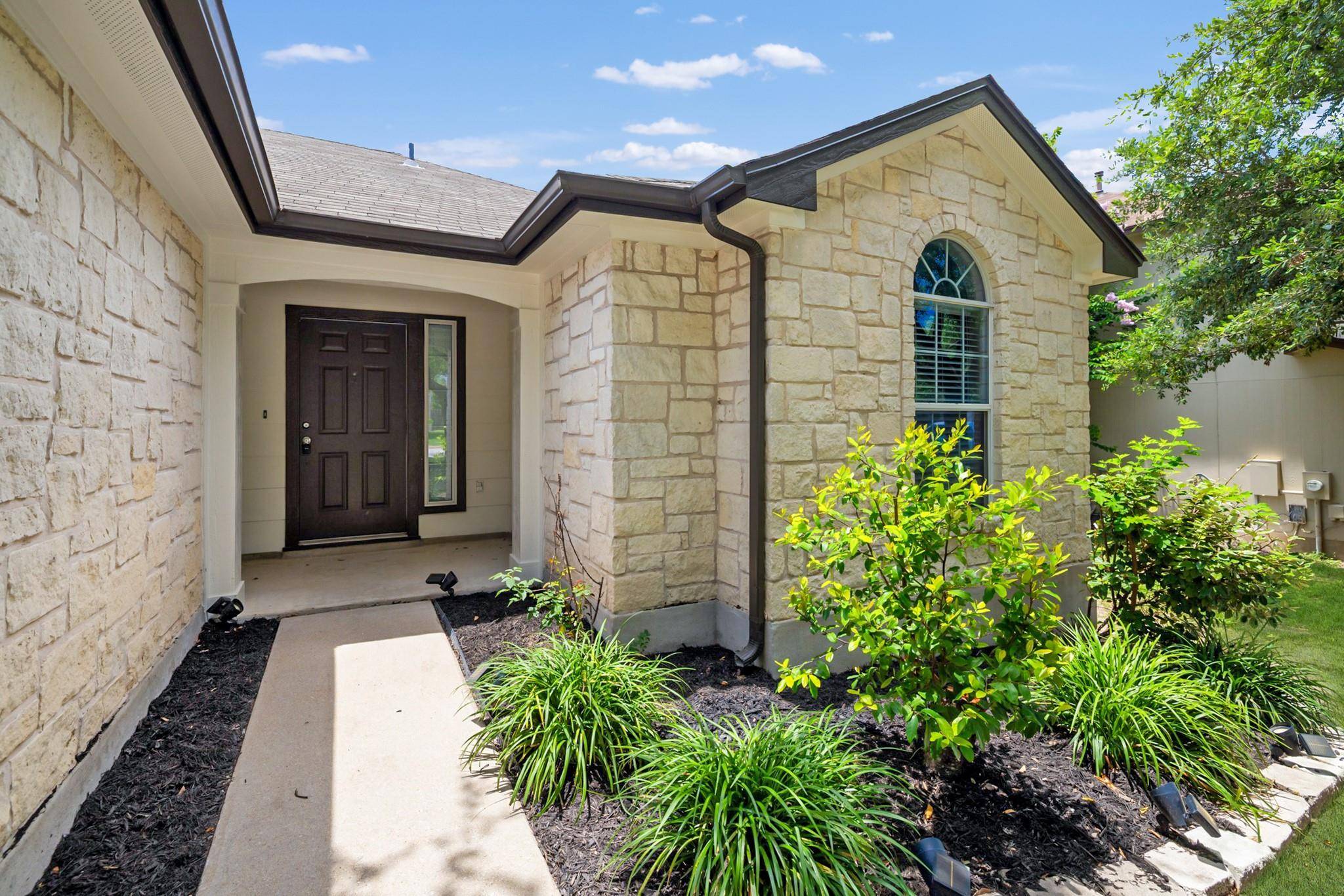 105 Lakemont DR, Hutto, TX 78634