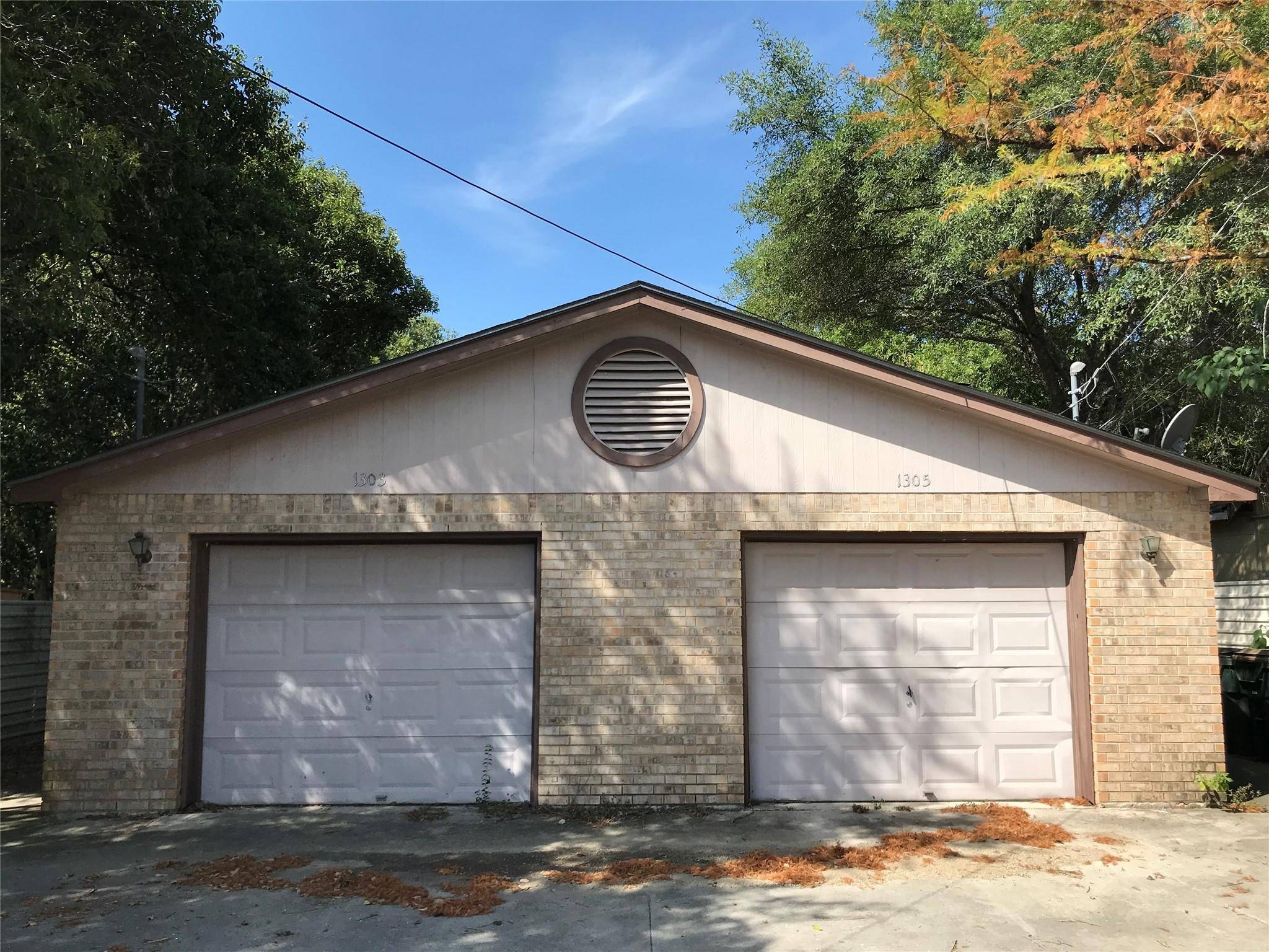 1303 N Bishop, San Marcos, TX 78666