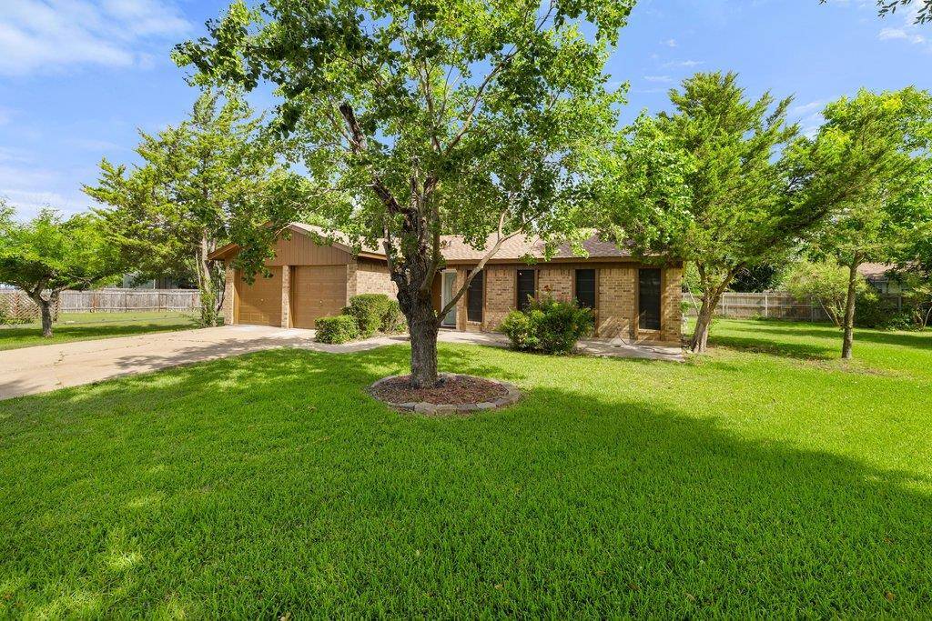 704 Brookwood CIR, Taylor, TX 76574
