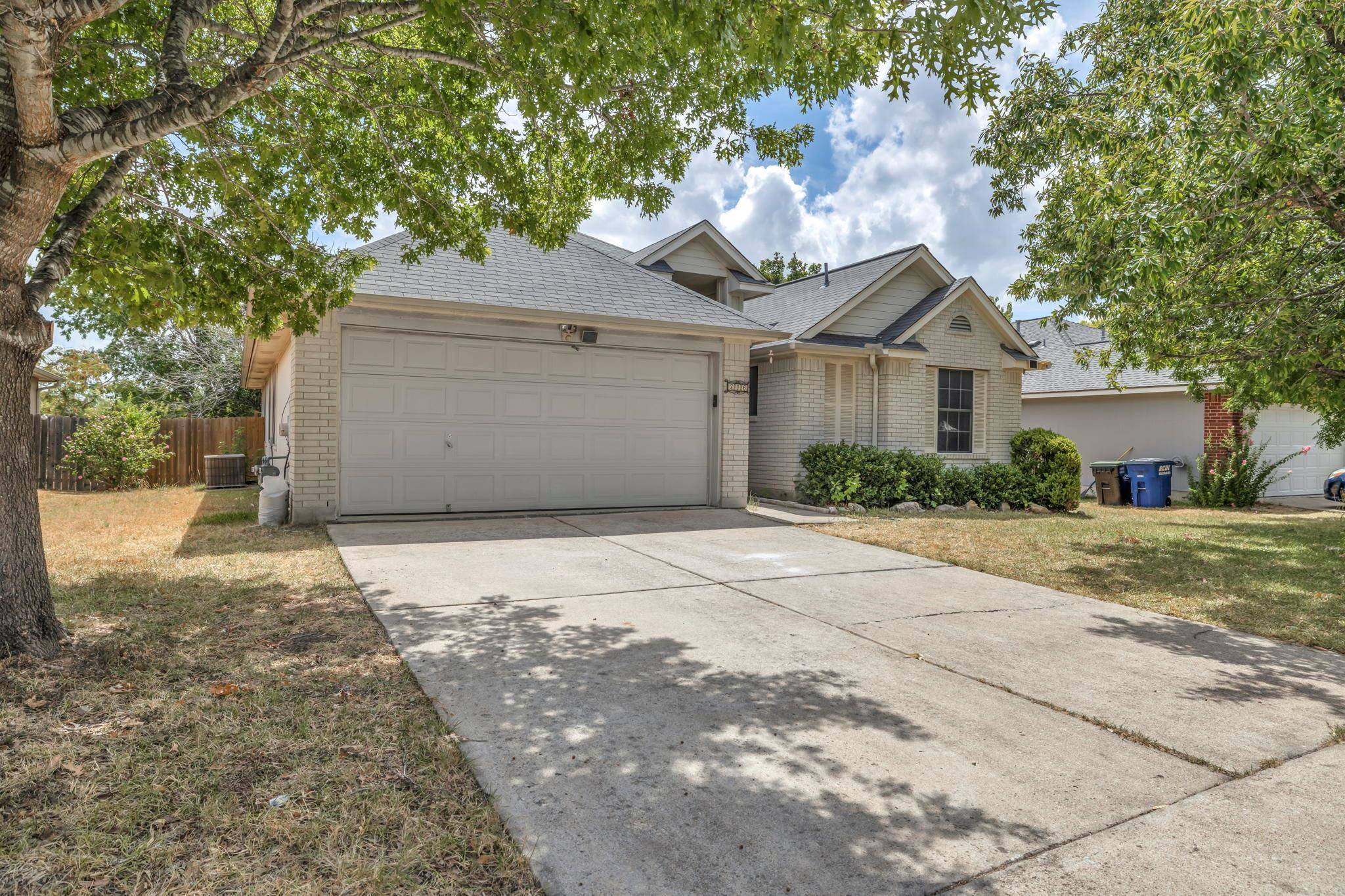 216 Meadowside DR, Hutto, TX 78634