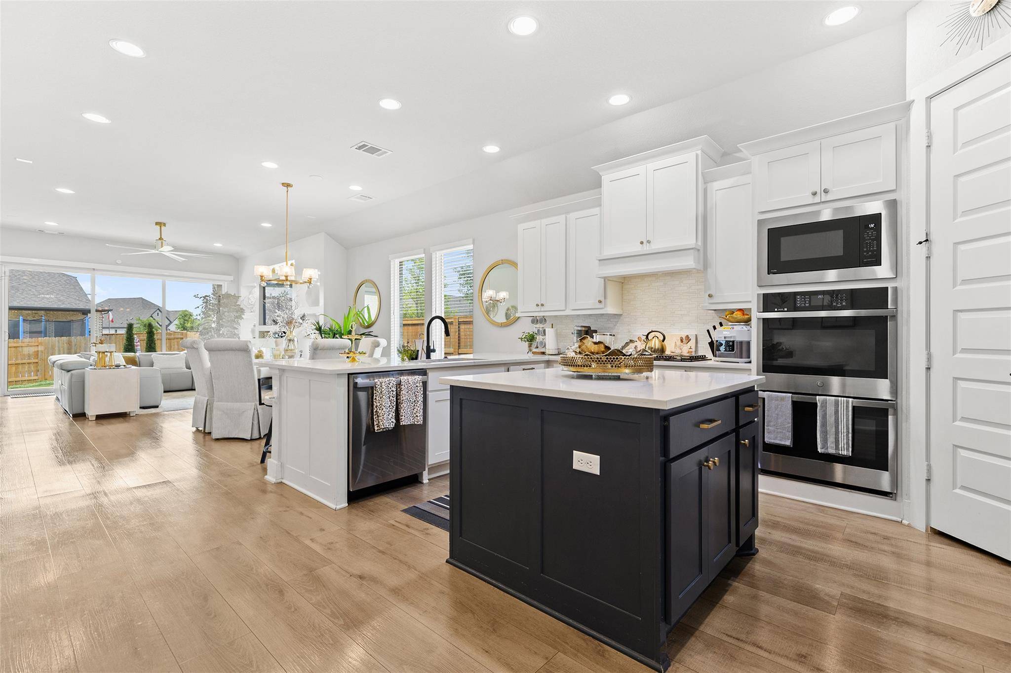 100 Green Knoll LN, Georgetown, TX 78628