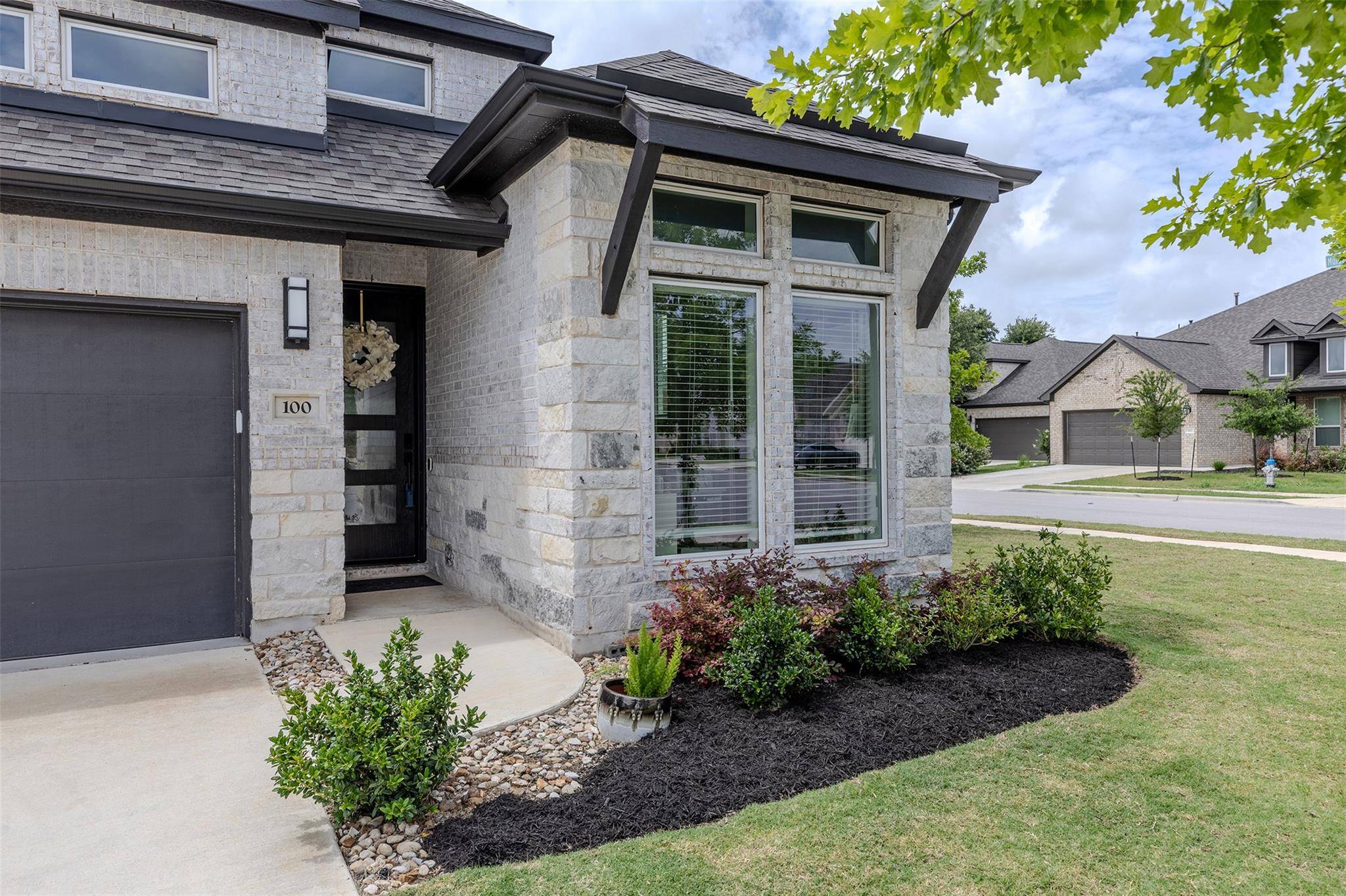100 Green Knoll LN, Georgetown, TX 78628
