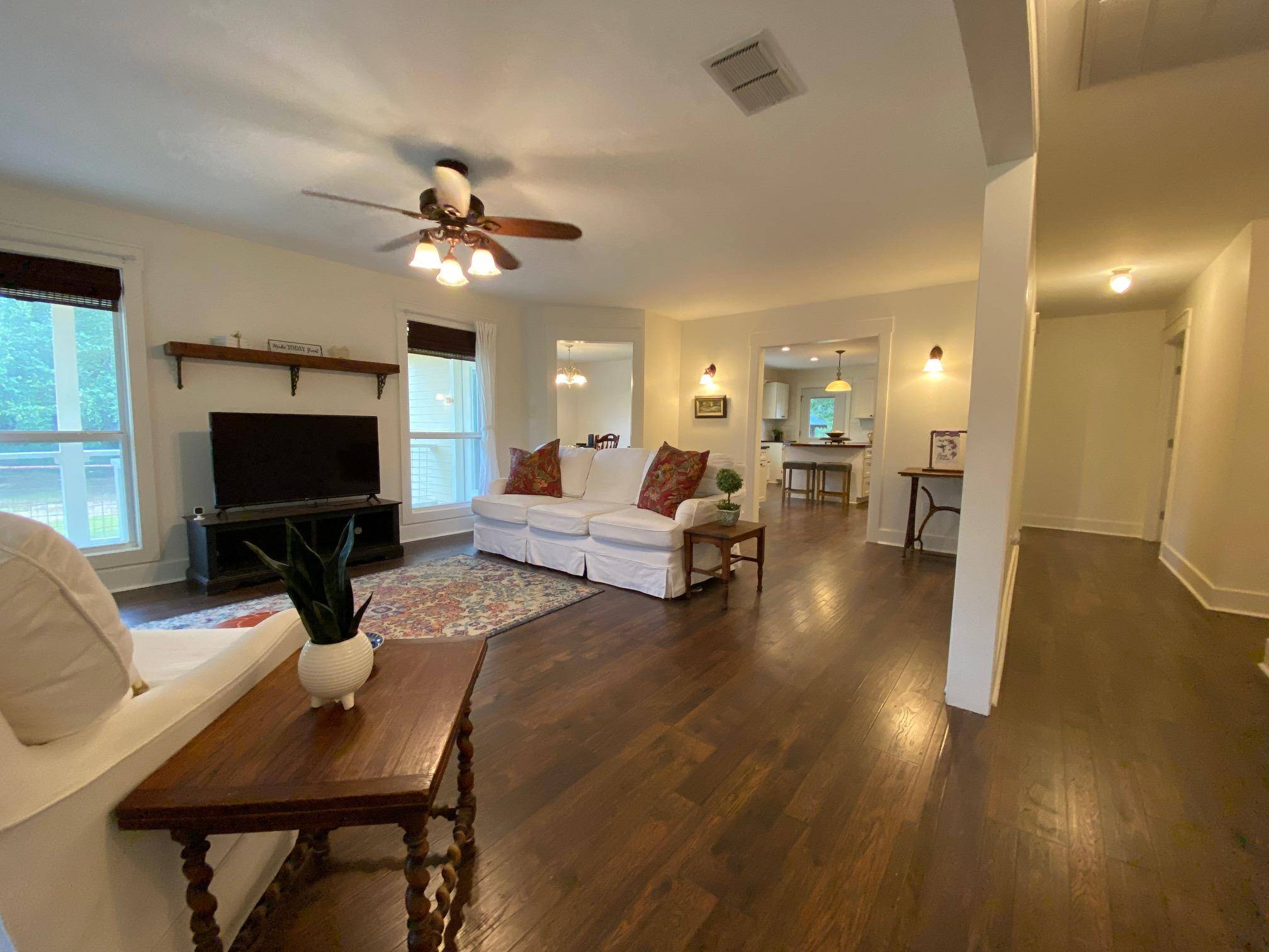 306 Plainview RD, Wimberley, TX 78676