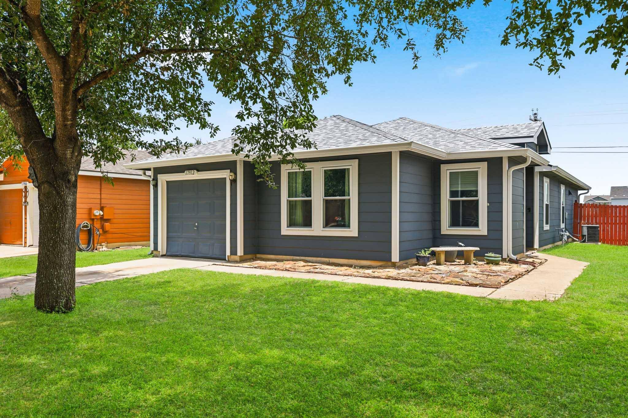 17912 Honey Locust LN, Elgin, TX 78621