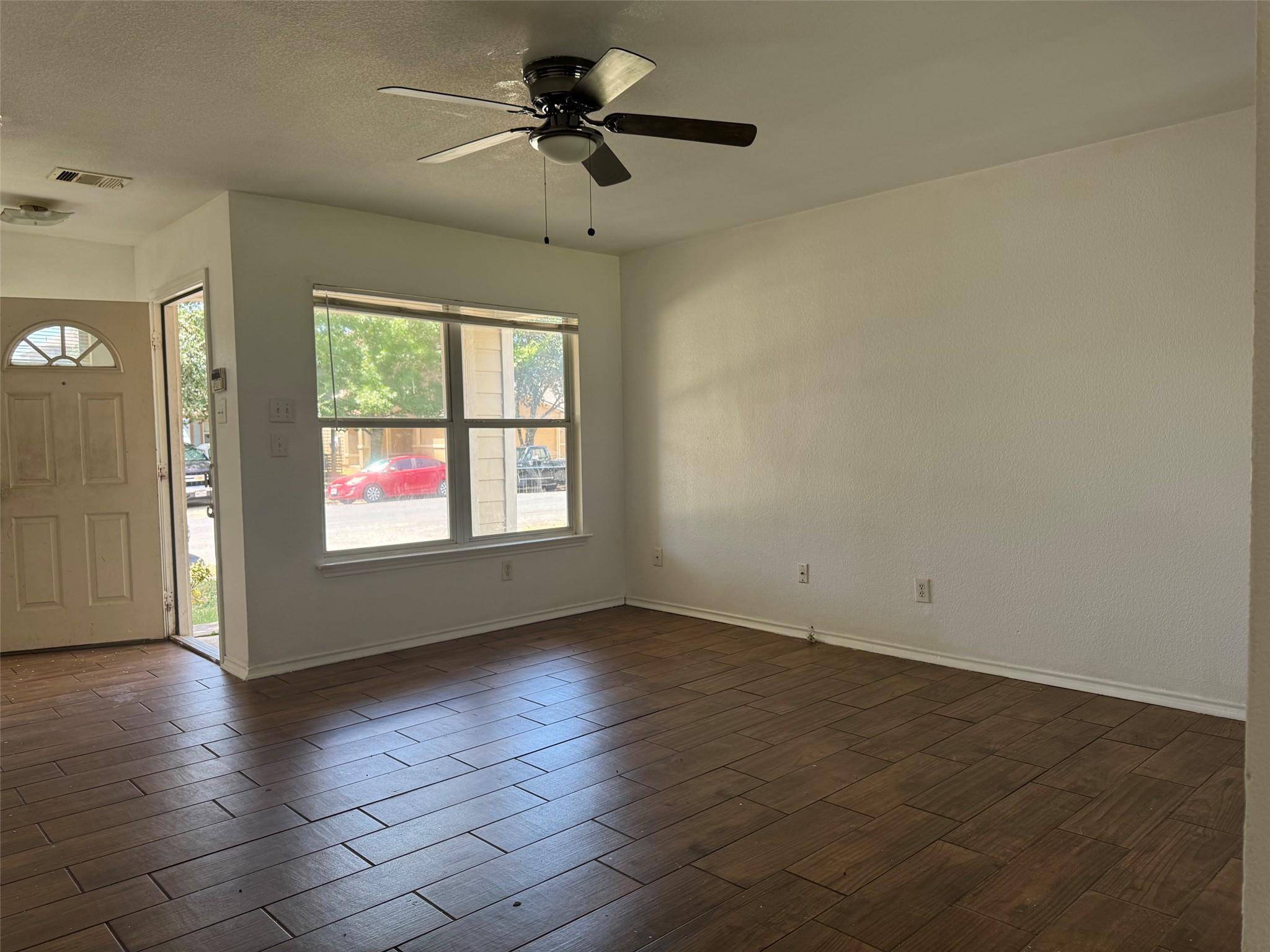 13524 Coomes DR, Del Valle, TX 78617
