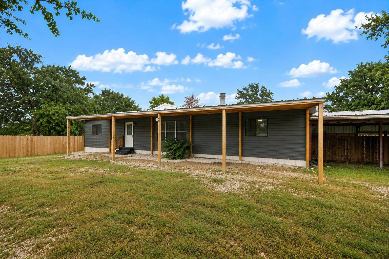 133 Deer RUN, Smithville, TX 78957