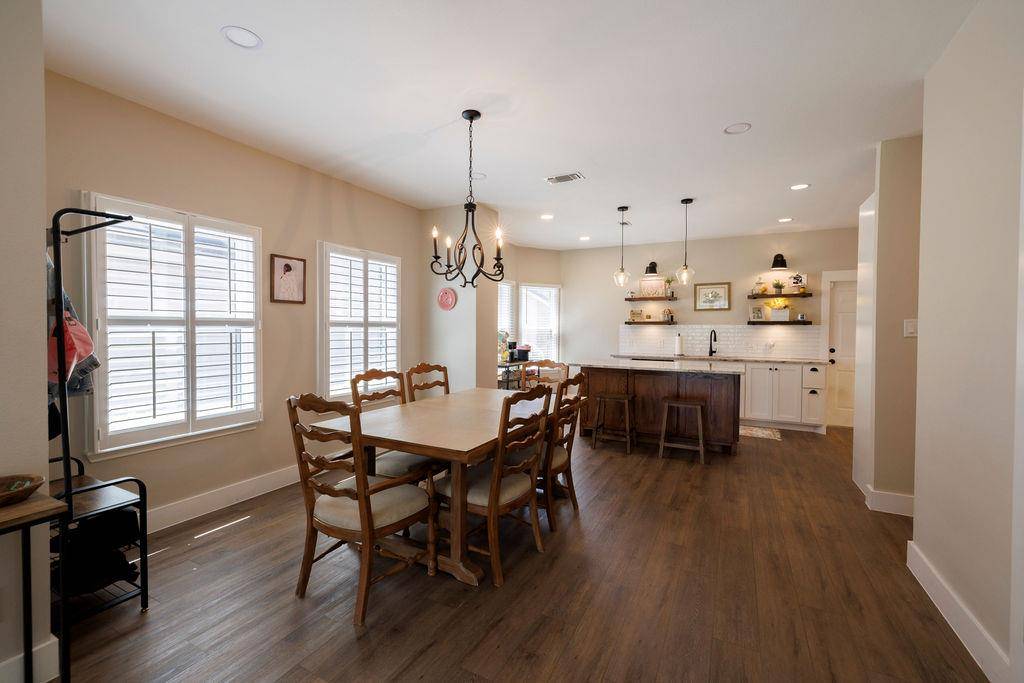 5 Champions LN, Lakeway, TX 78734