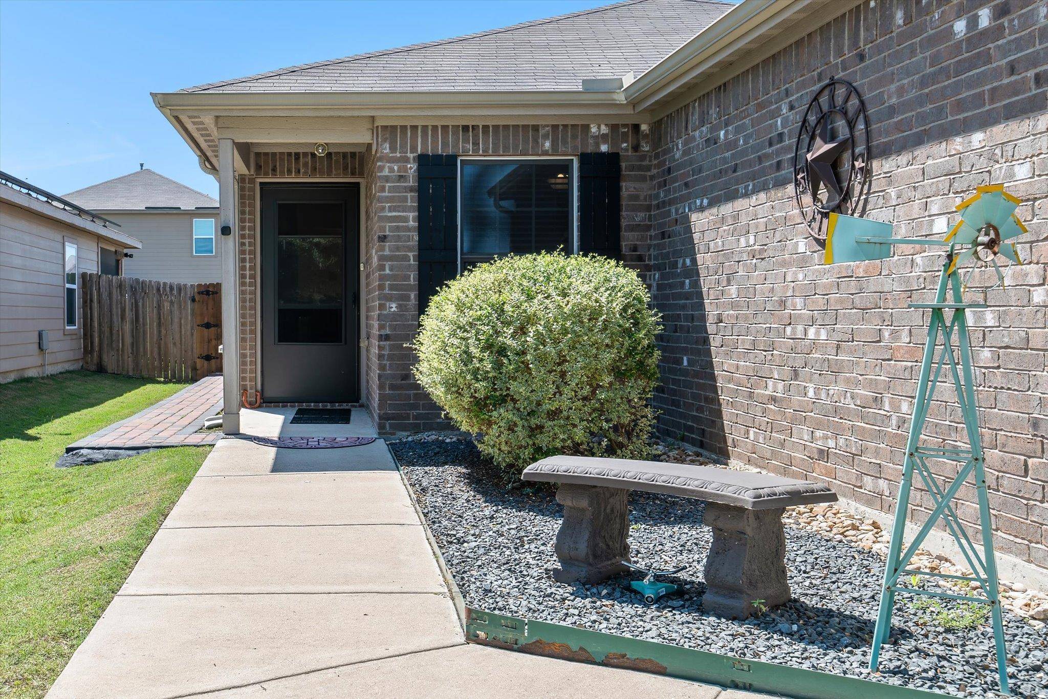 1533 Breanna LN, Kyle, TX 78640