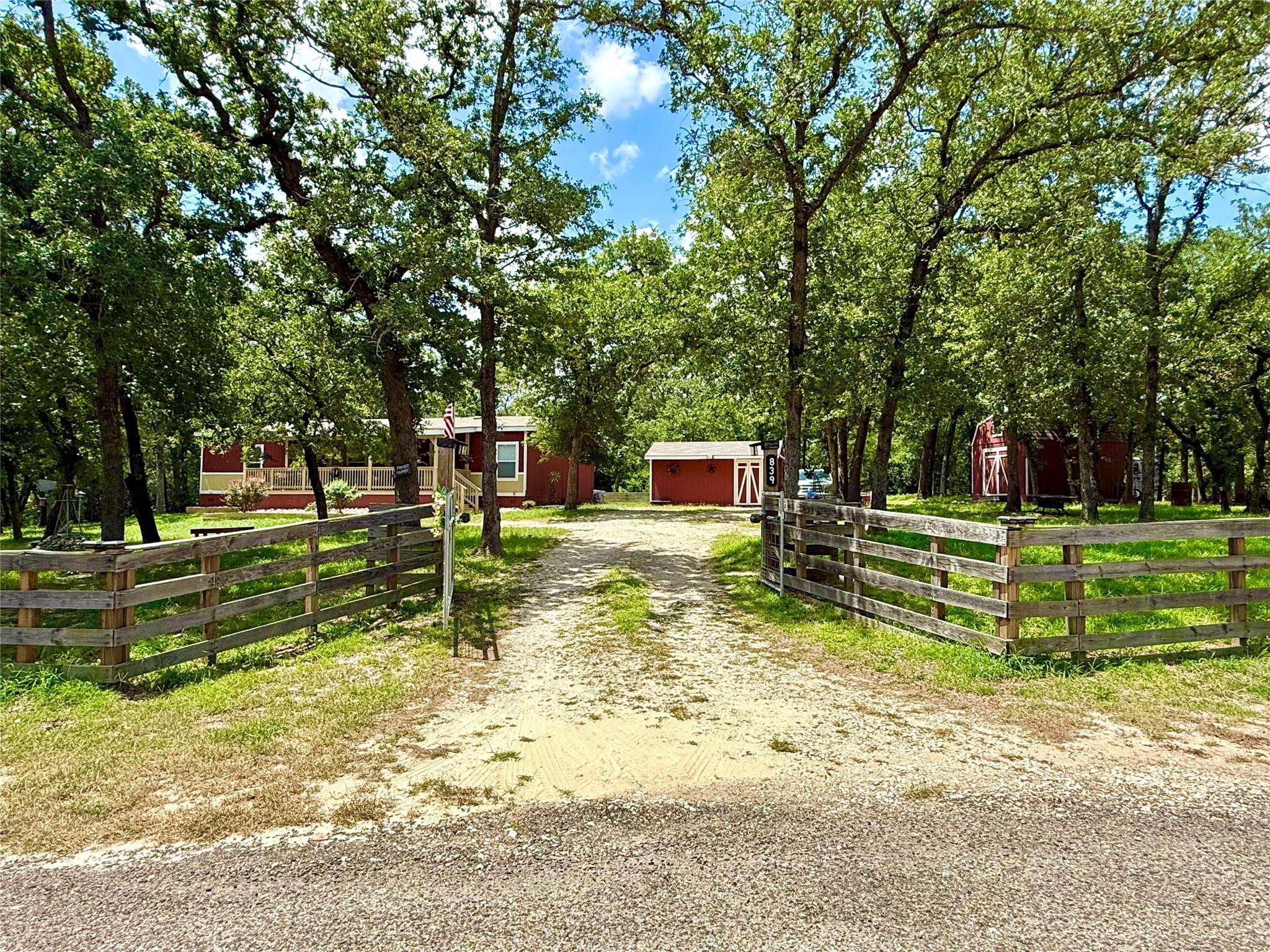 839 Northwood CIR, Rockdale, TX 76567