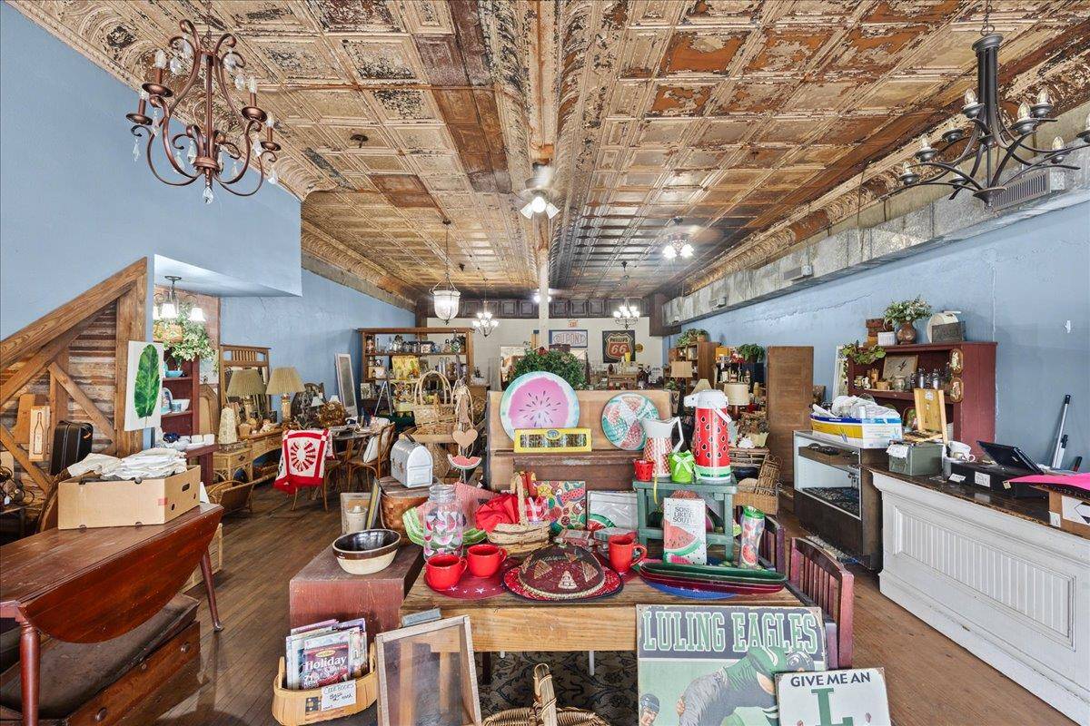523 E Davis ST E #523, Luling, TX 78648