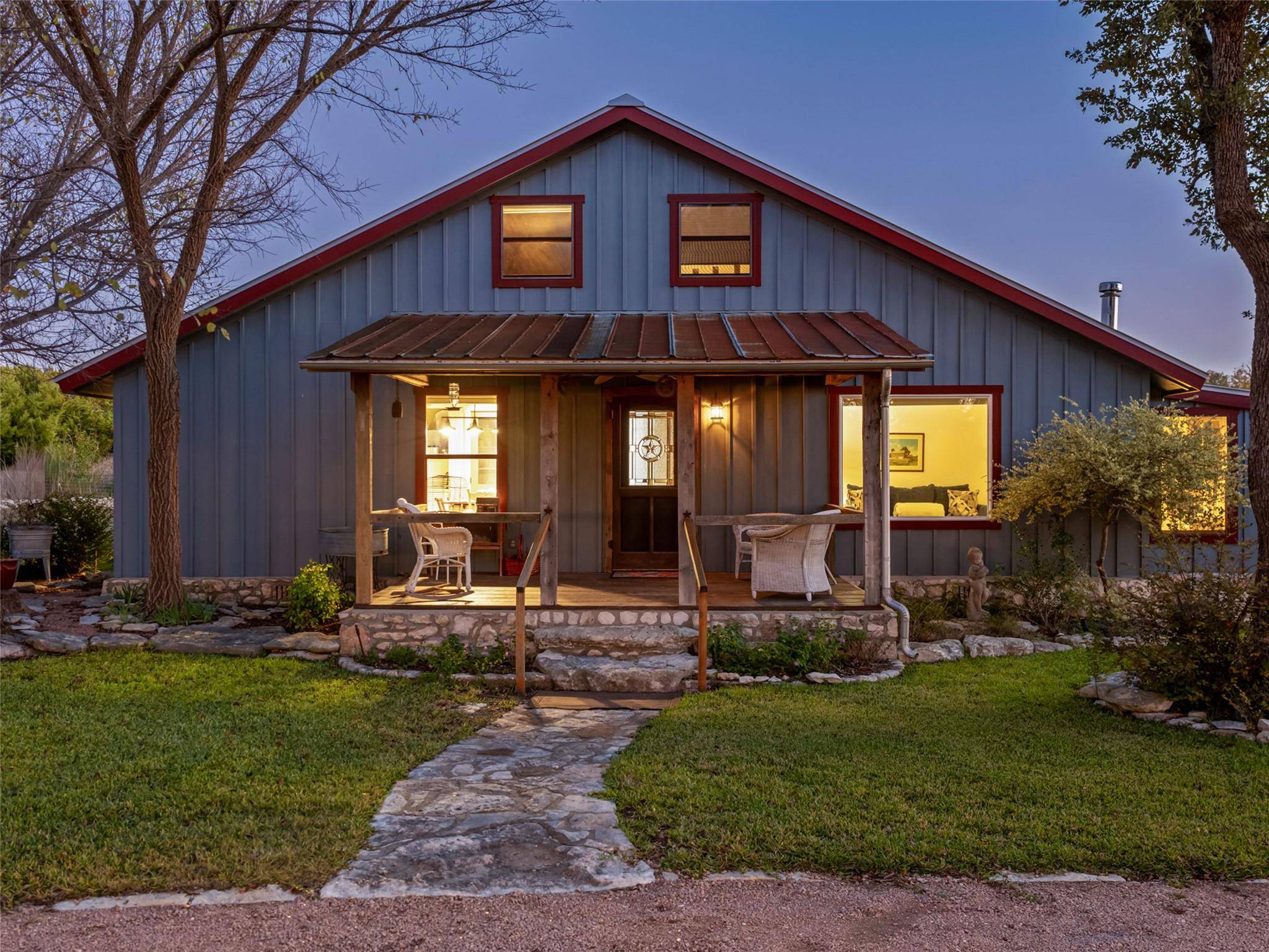 483 E Grand Oaks DR, Harper, TX 78631