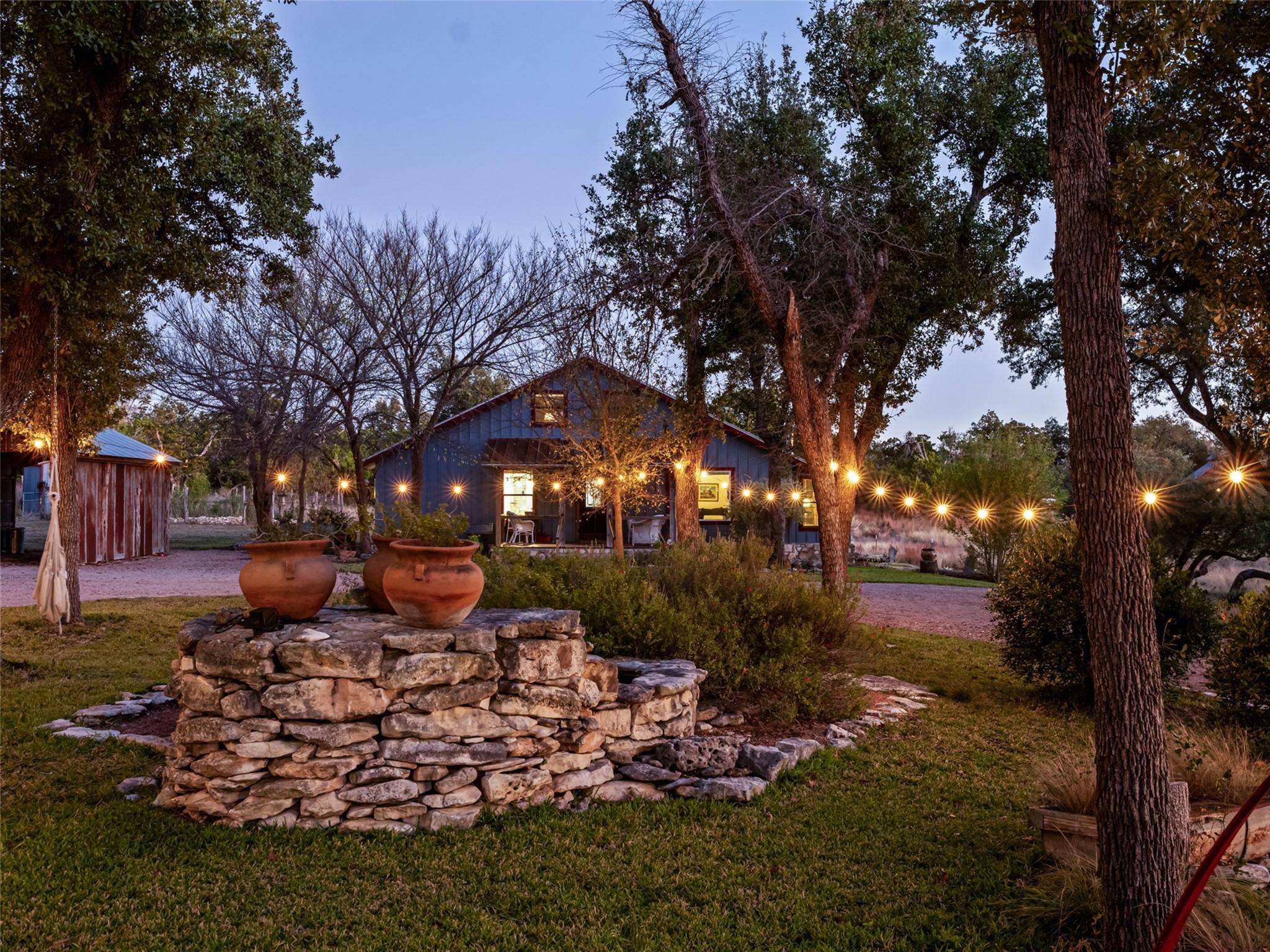 483 E Grand Oaks DR, Harper, TX 78631