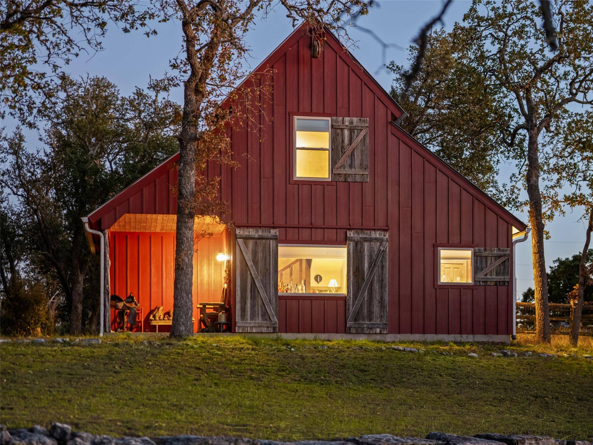 483 E Grand Oaks DR, Harper, TX 78631