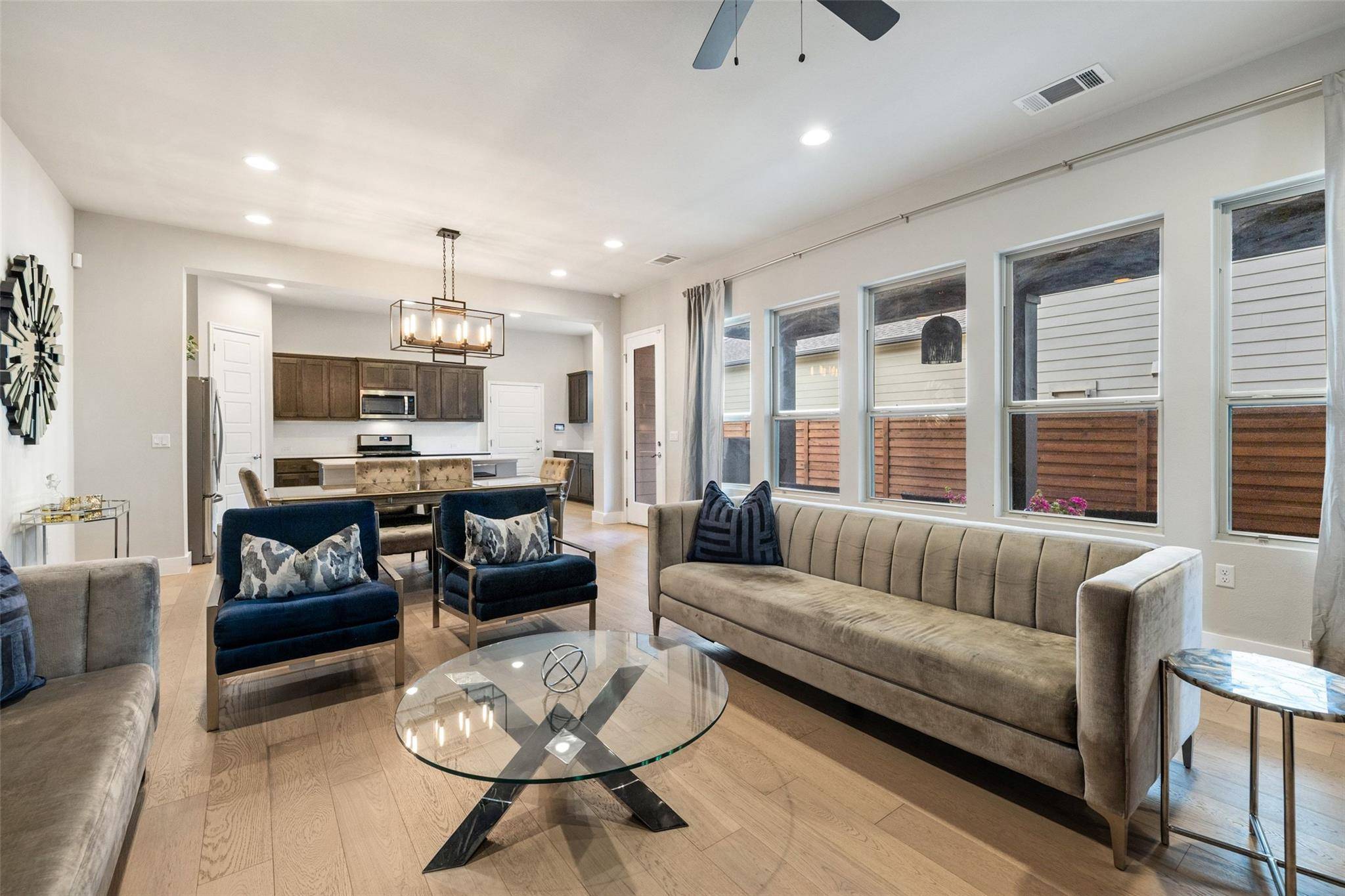 1713 Arcilla ST, Austin, TX 78741