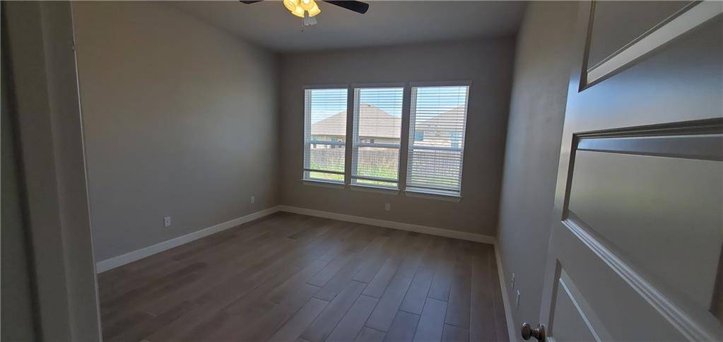 109 Everett CT #B, Jarrell, TX 76537