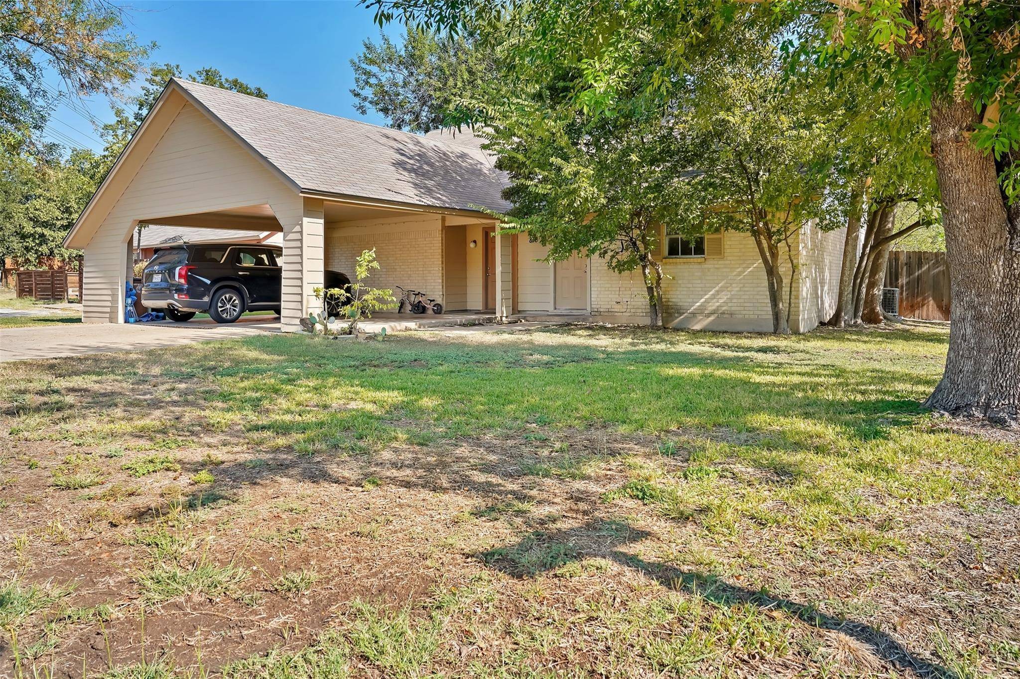 818 Sahara Ave #B, Austin, TX 78745