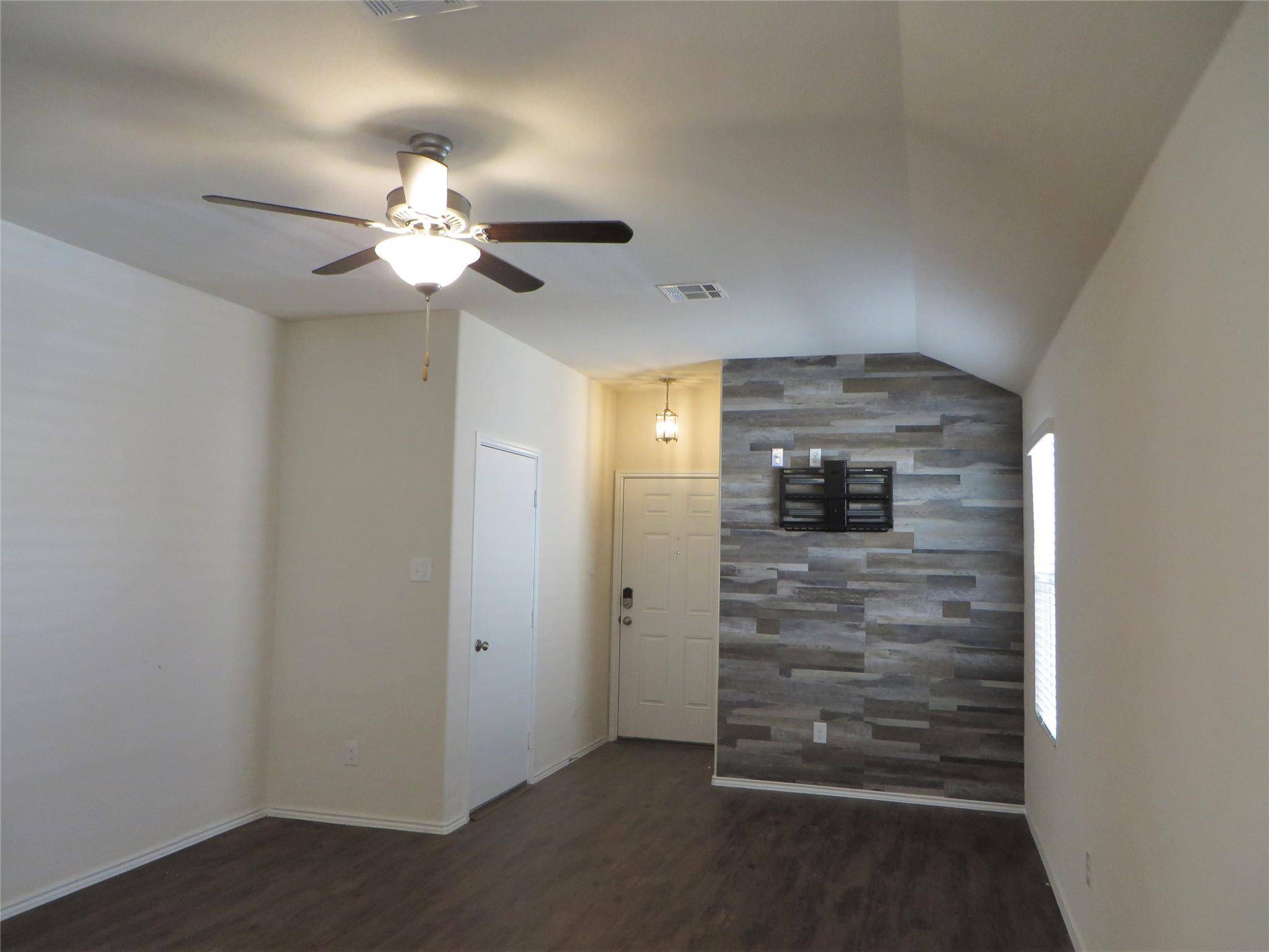 400 Major Lee LN #3H, Jarrell, TX 76537