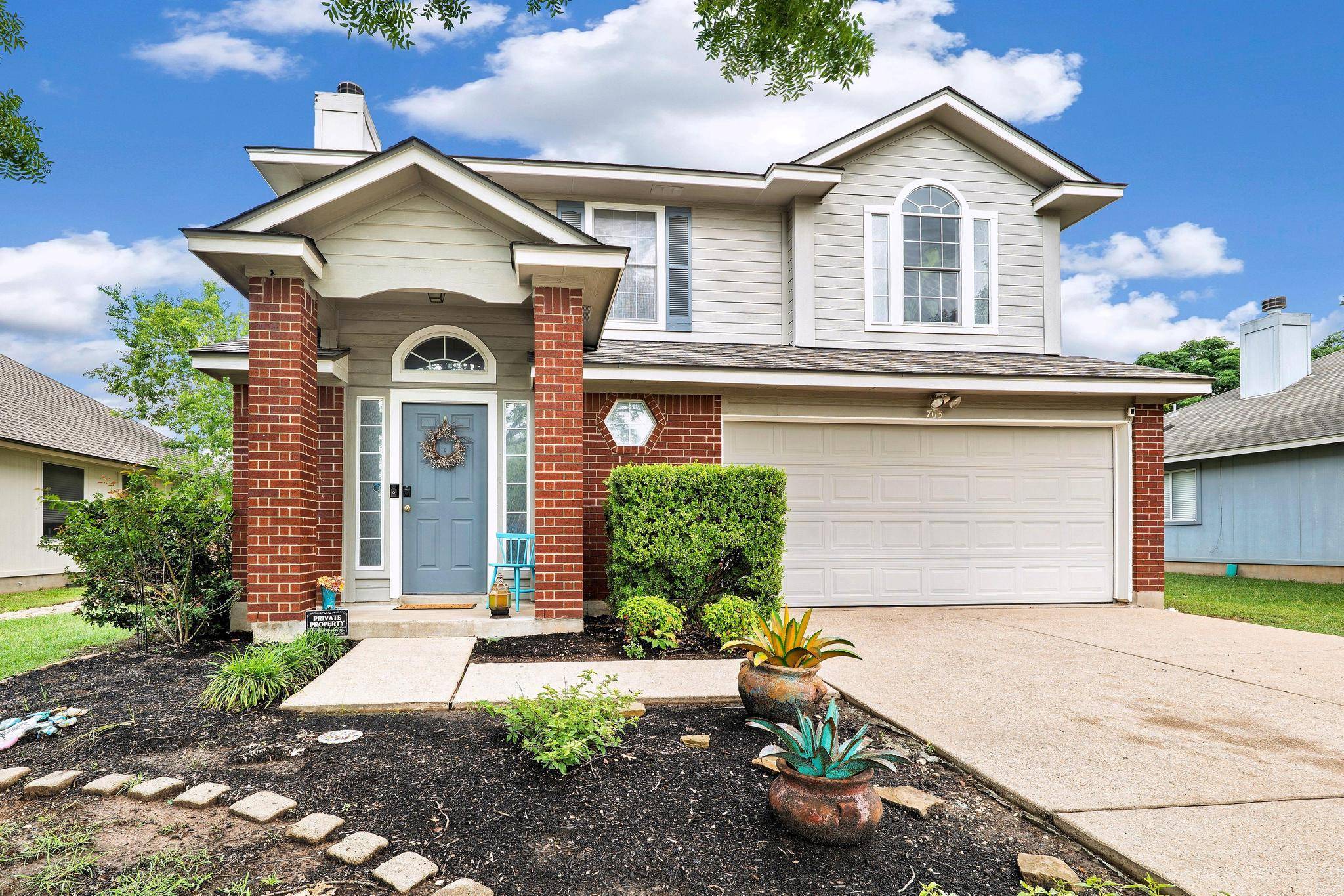 703 Sparkling Brook LN, Leander, TX 78641