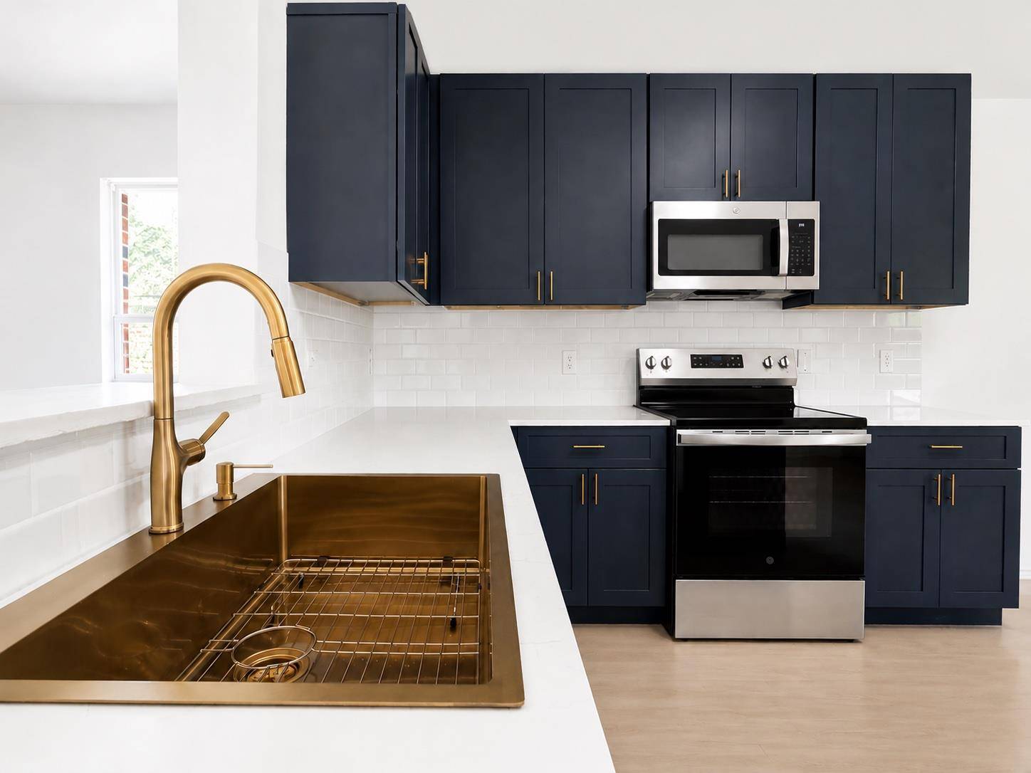 906 W South ST, Leander, TX 78641