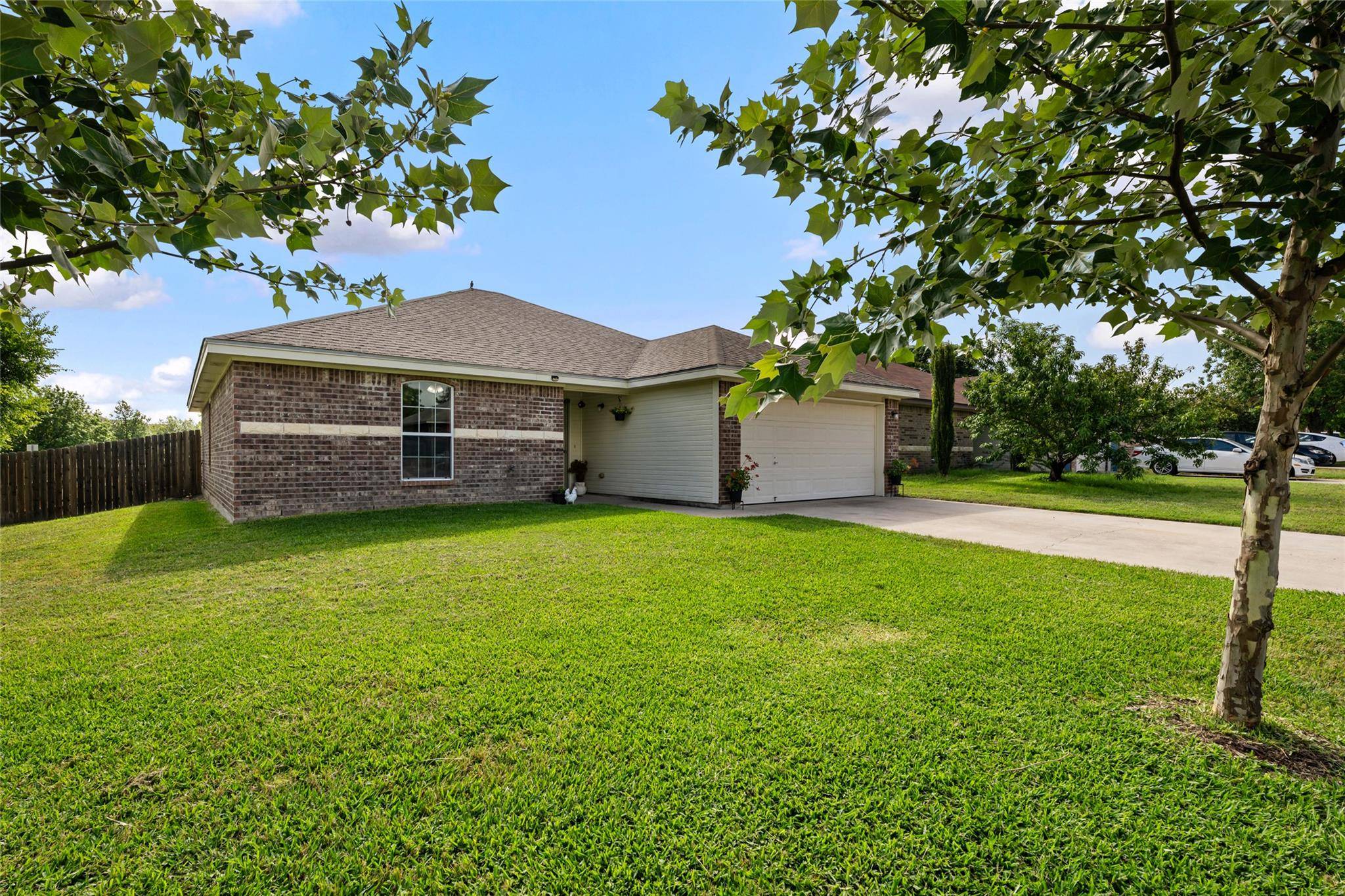 144 Calcite LN, Jarrell, TX 76537