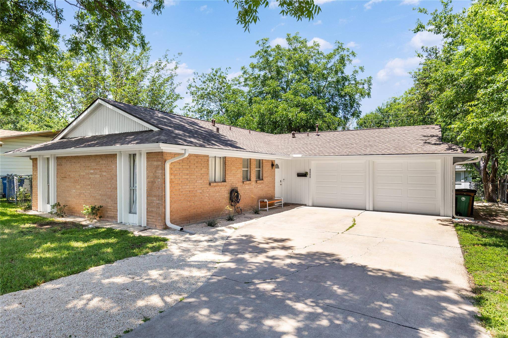 8800 Parkfield DR, Austin, TX 78758