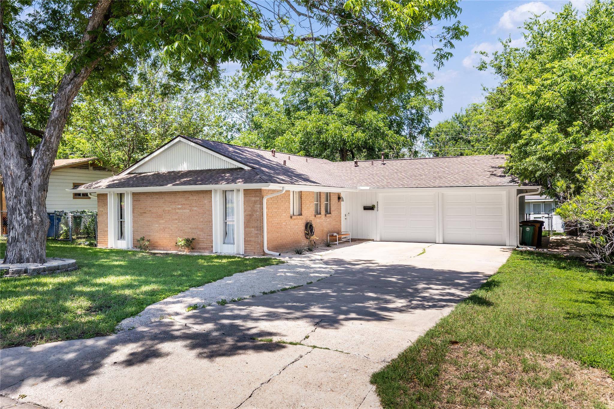 8800 Parkfield DR, Austin, TX 78758