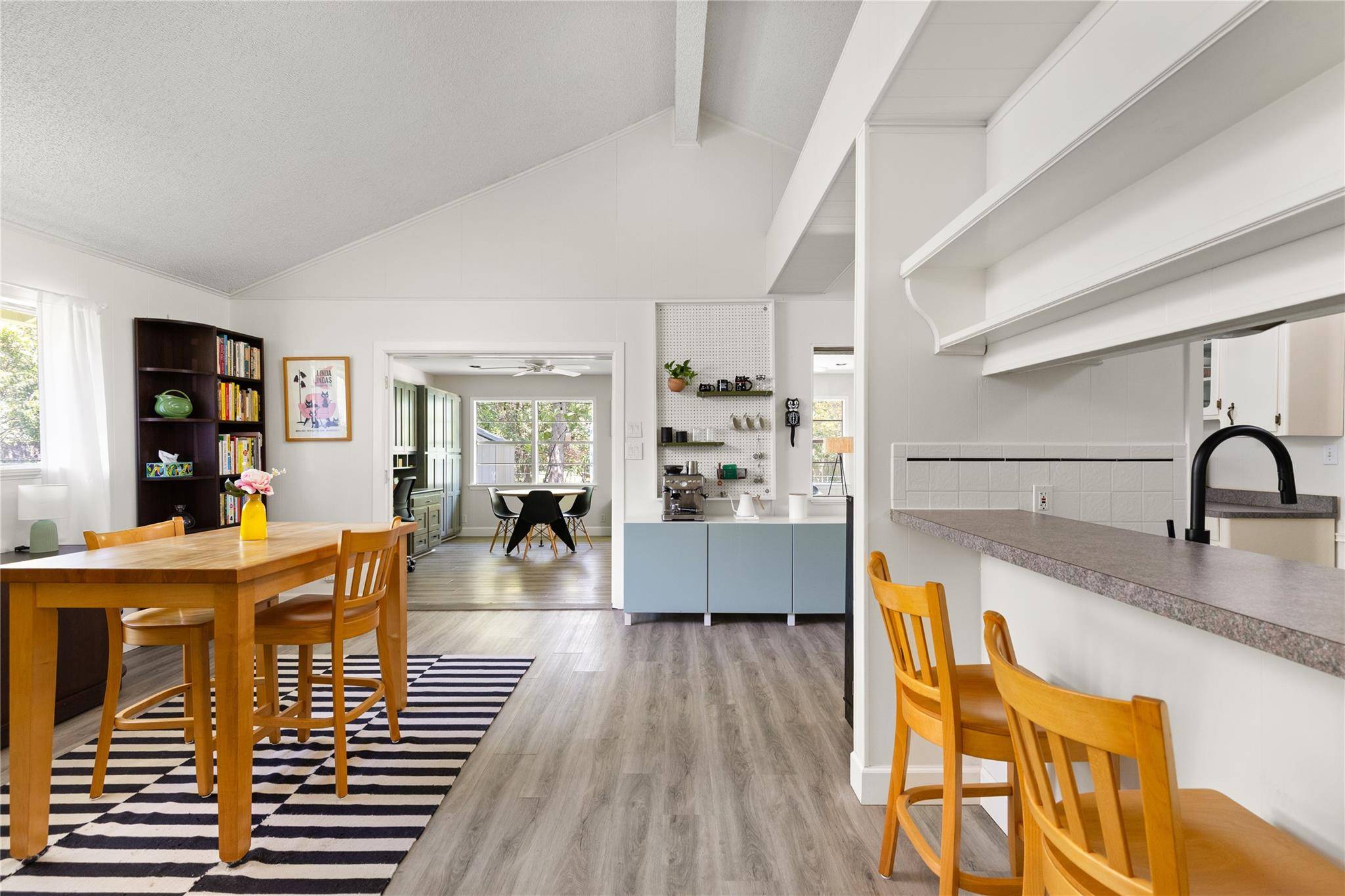 8800 Parkfield DR, Austin, TX 78758