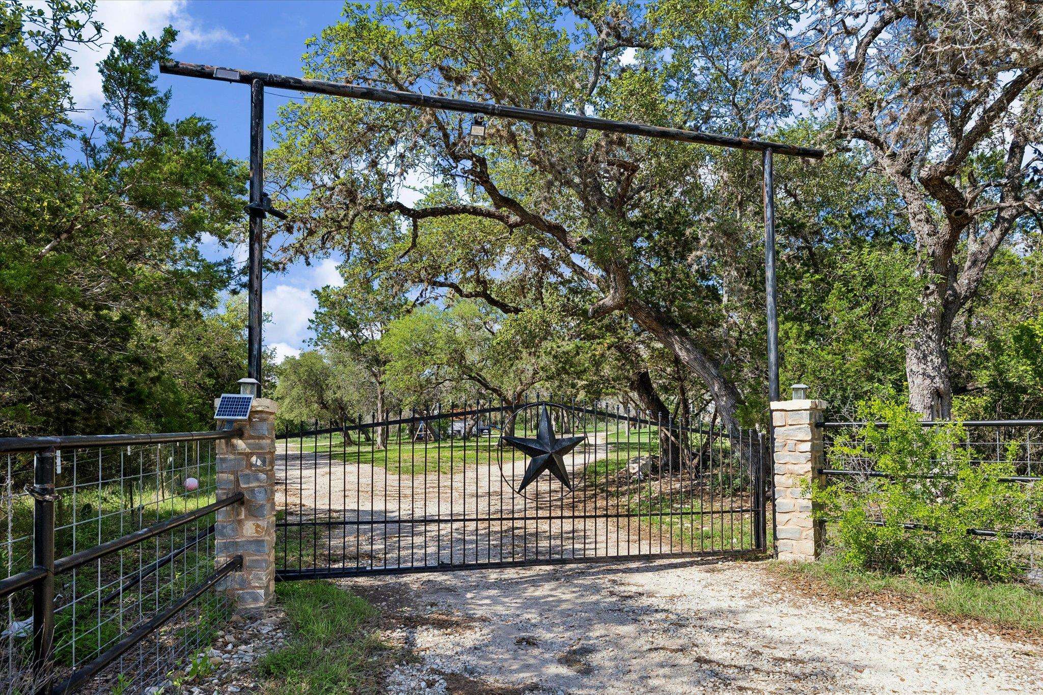 575 County Road 342, Hondo, TX 78801