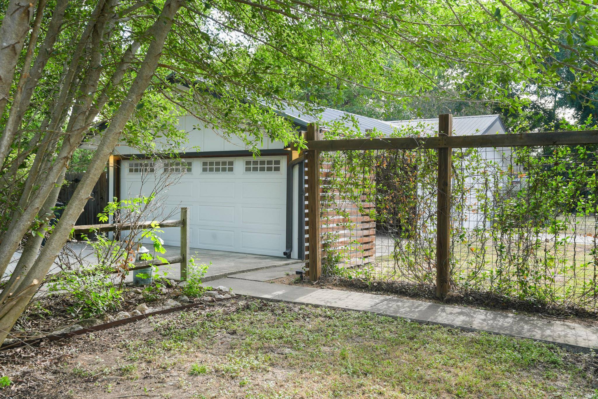 413 Sun Bonnet DR, Buda, TX 78610