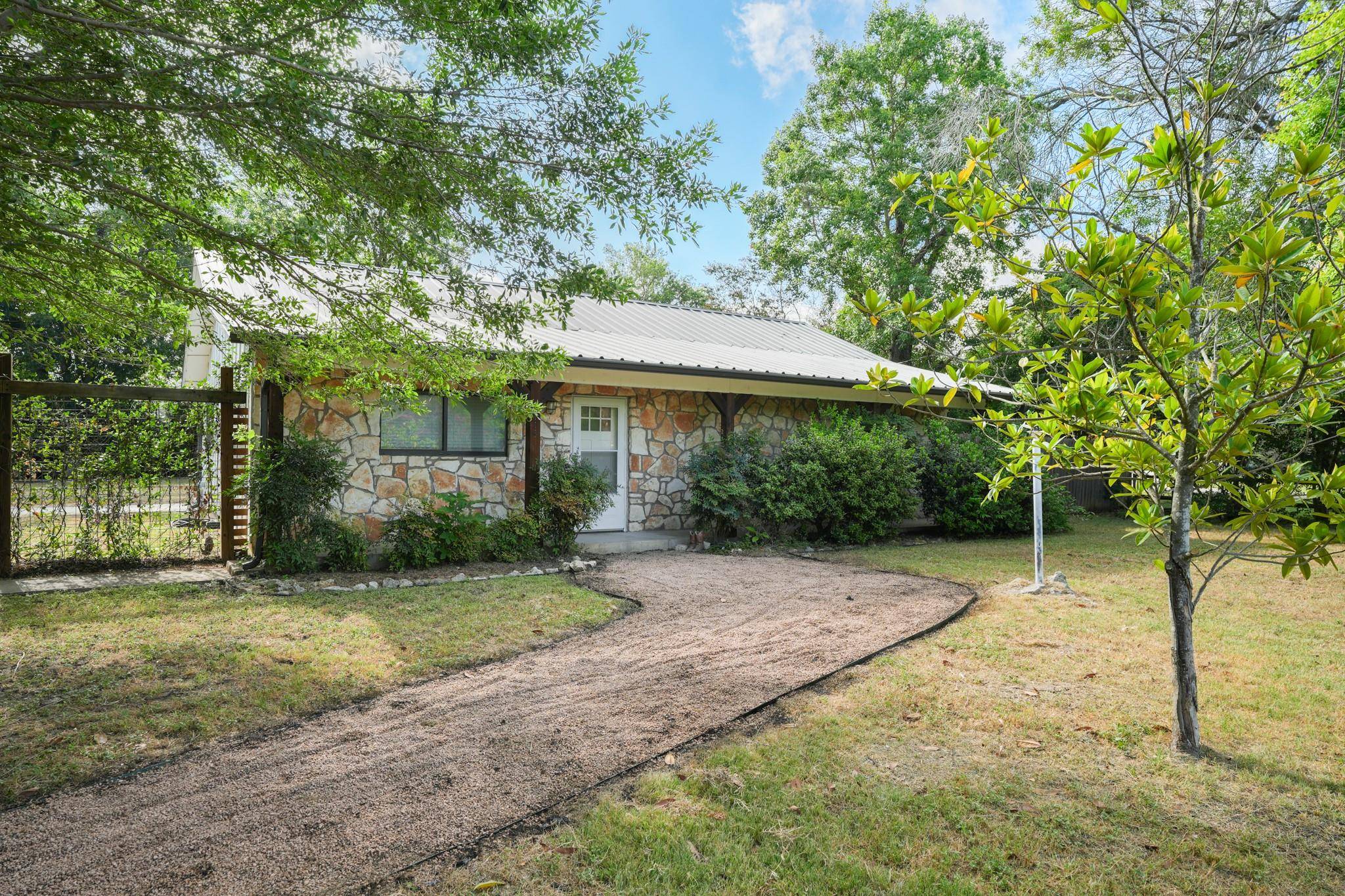 413 Sun Bonnet DR, Buda, TX 78610