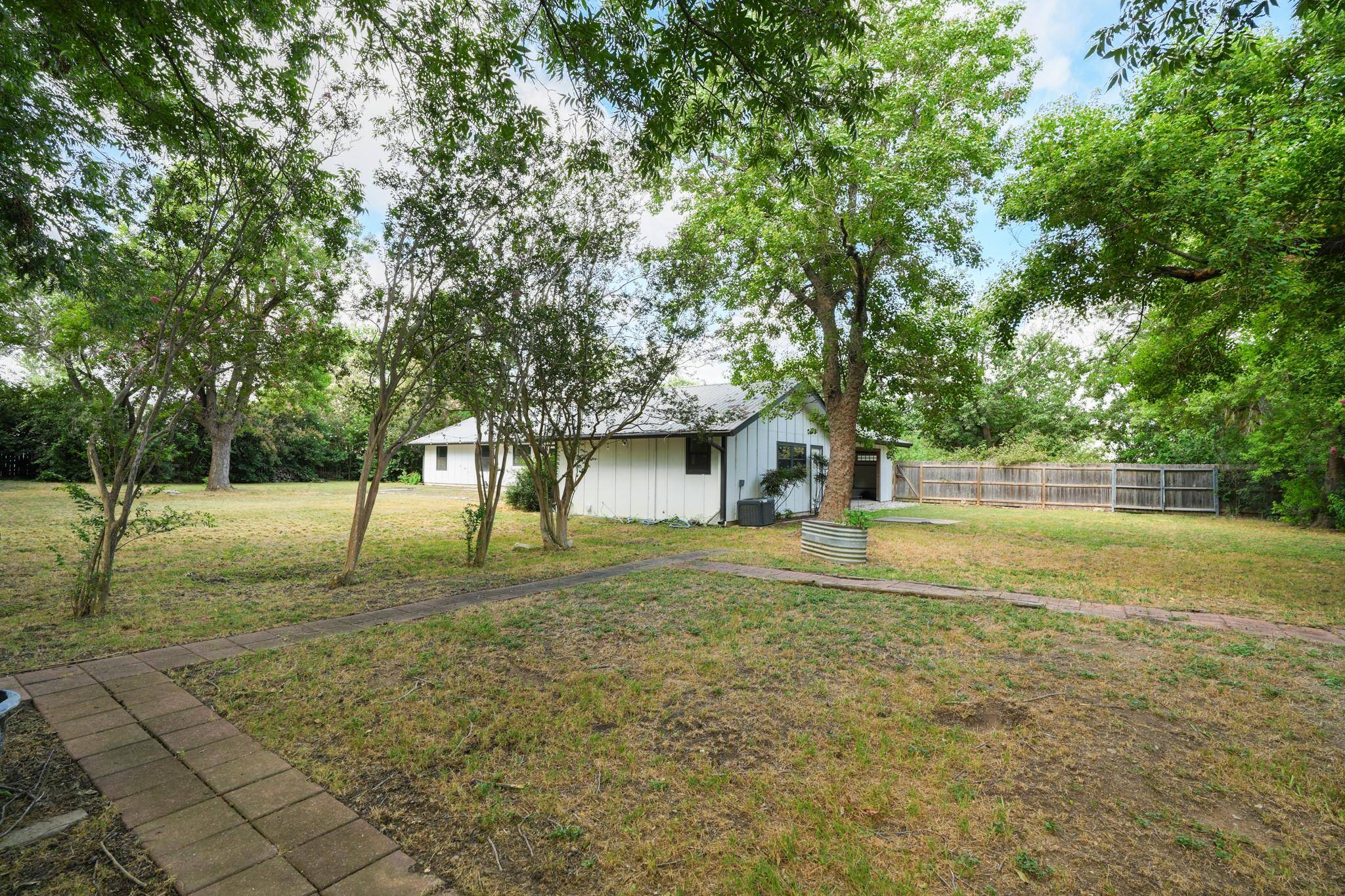413 Sun Bonnet DR, Buda, TX 78610
