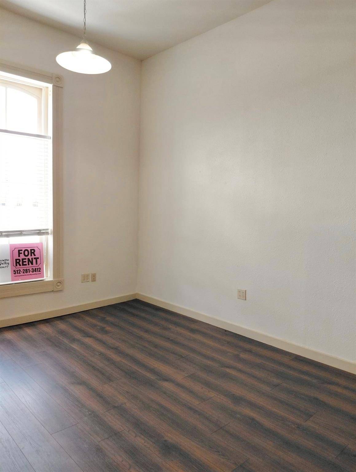 2 Depot Square ST #D, Elgin, TX 78621