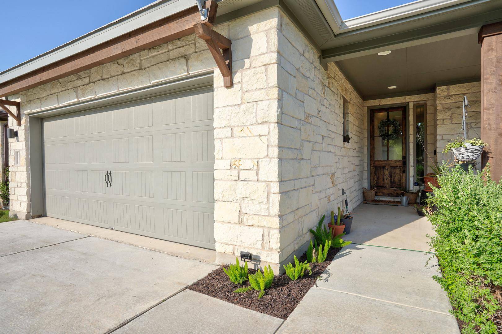 2240 Ringstaff RD, Leander, TX 78641