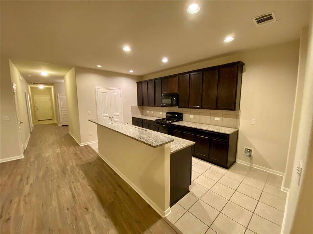 172 Hollis LN, Kyle, TX 78640
