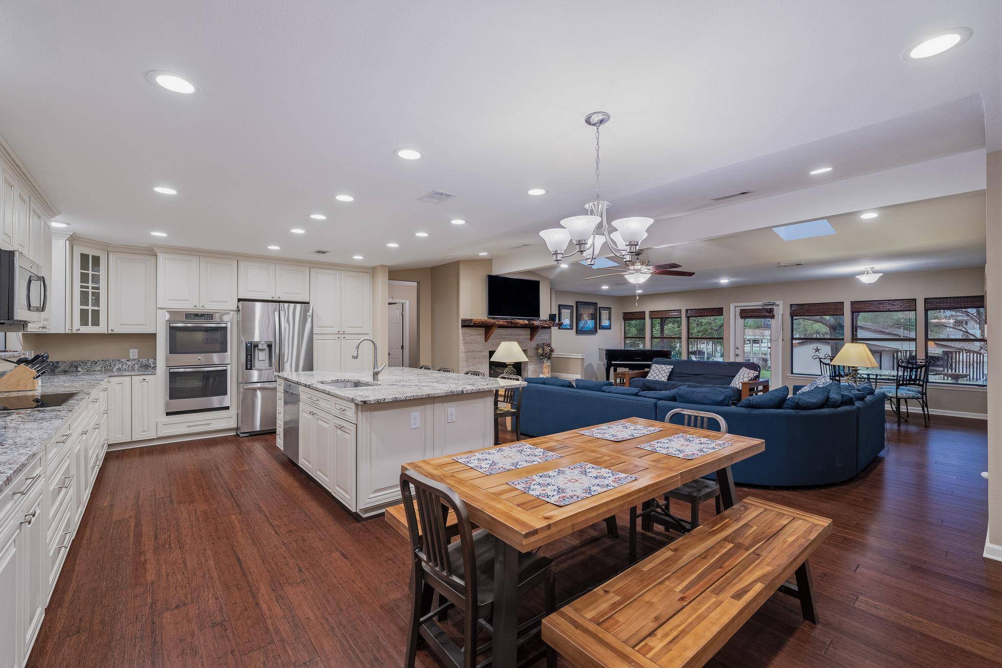 206 E Pheasant RD, Highland Haven, TX 78654