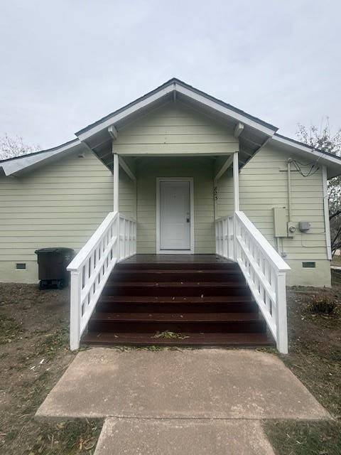823 Monterrey ST, Lockhart, TX 78644