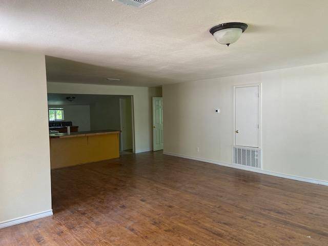 823 Monterrey ST, Lockhart, TX 78644