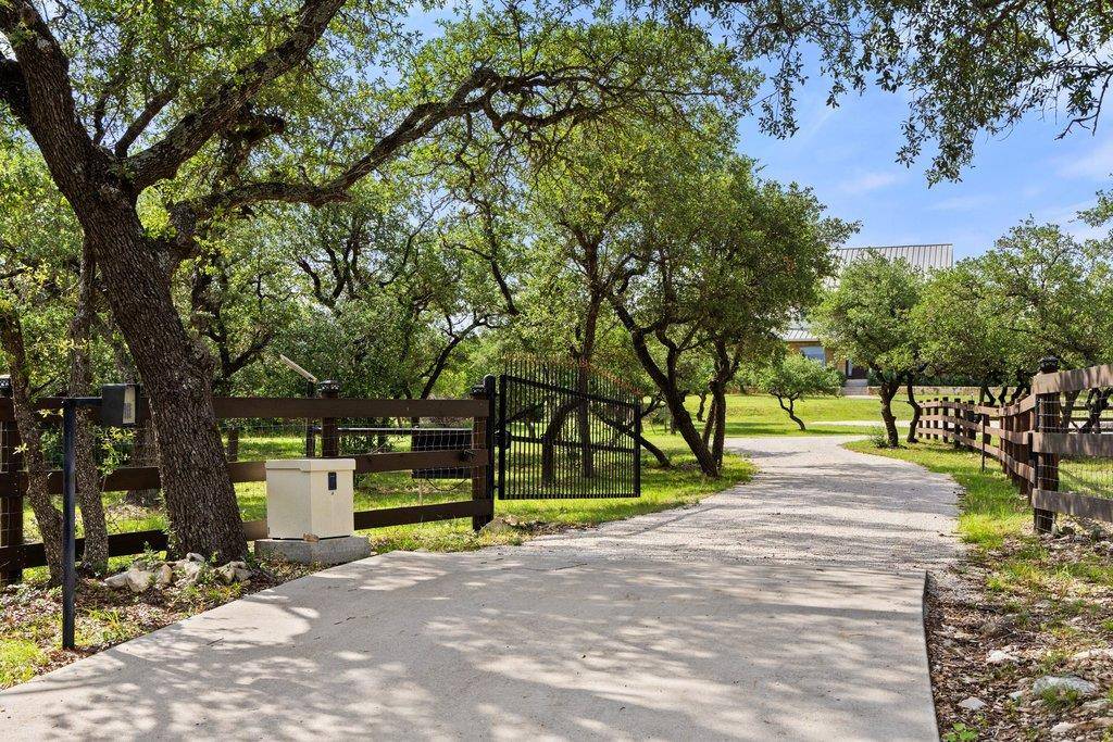 1051 Trailhead CIR, Dripping Springs, TX 78620