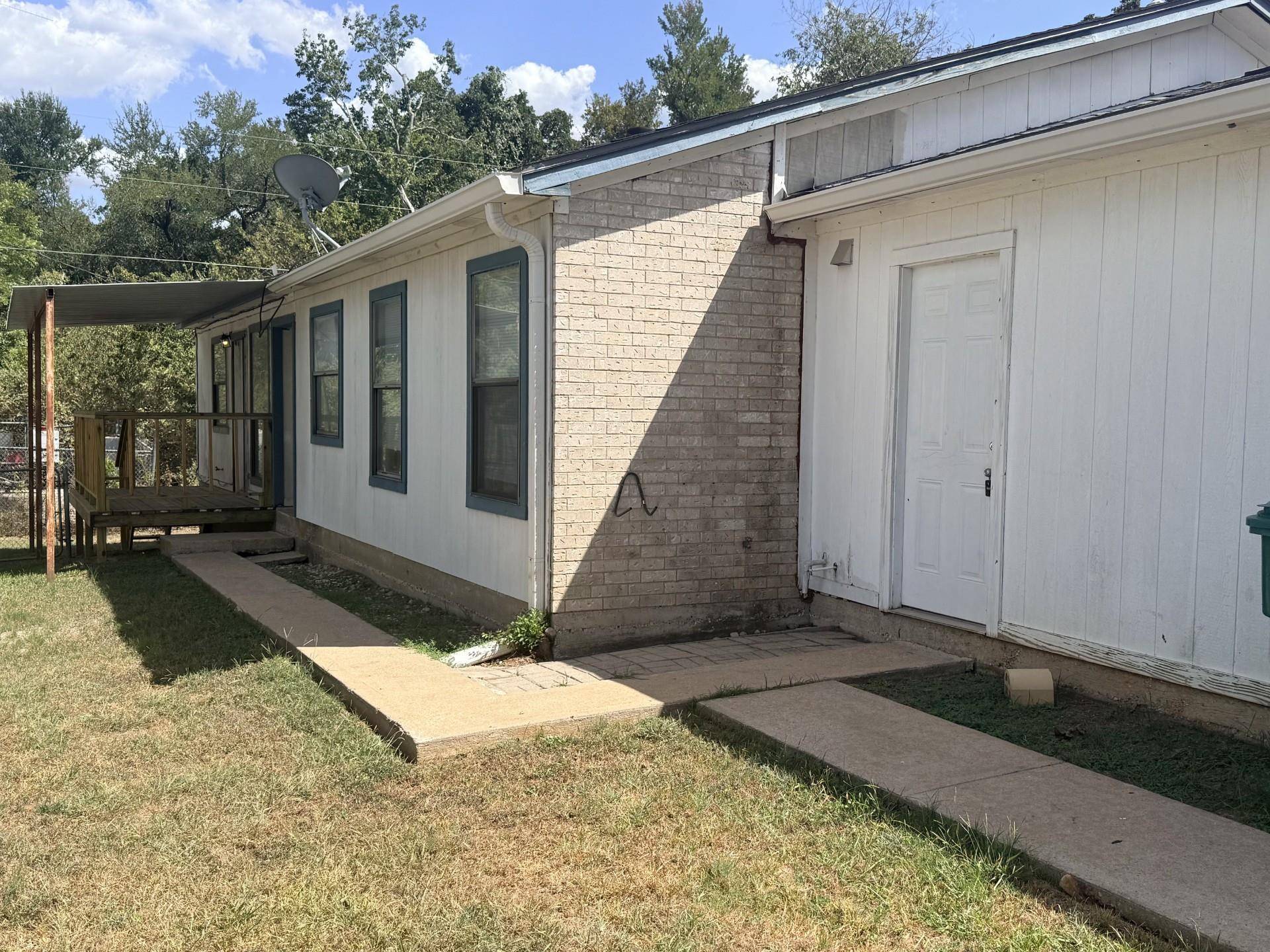 817 Lloyd LN #A, Elgin, TX 78621
