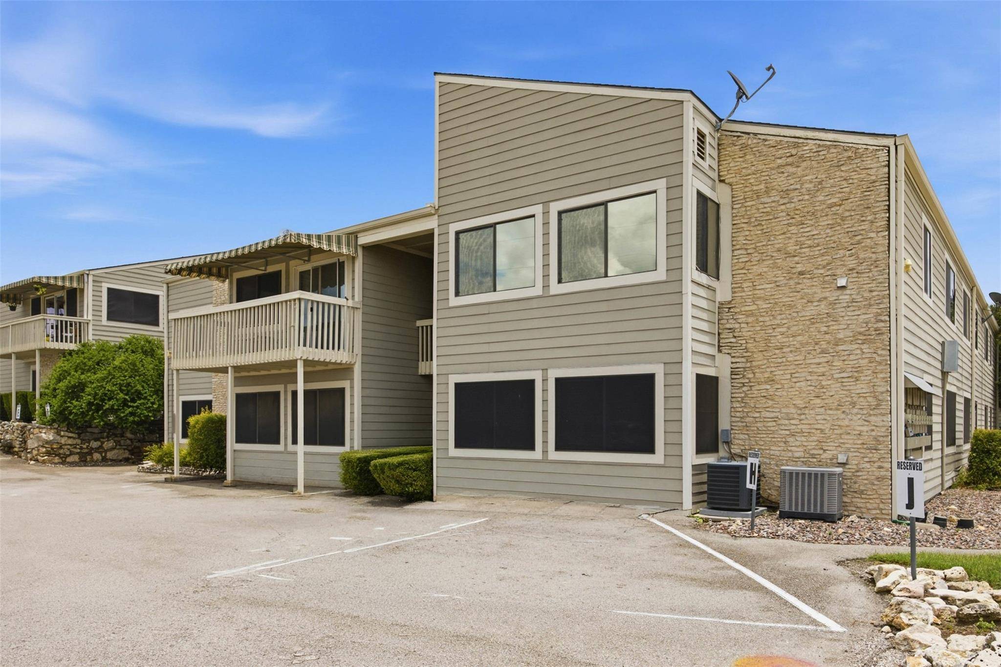 5801 Thunderbird ST #B-22, Lago Vista, TX 78645