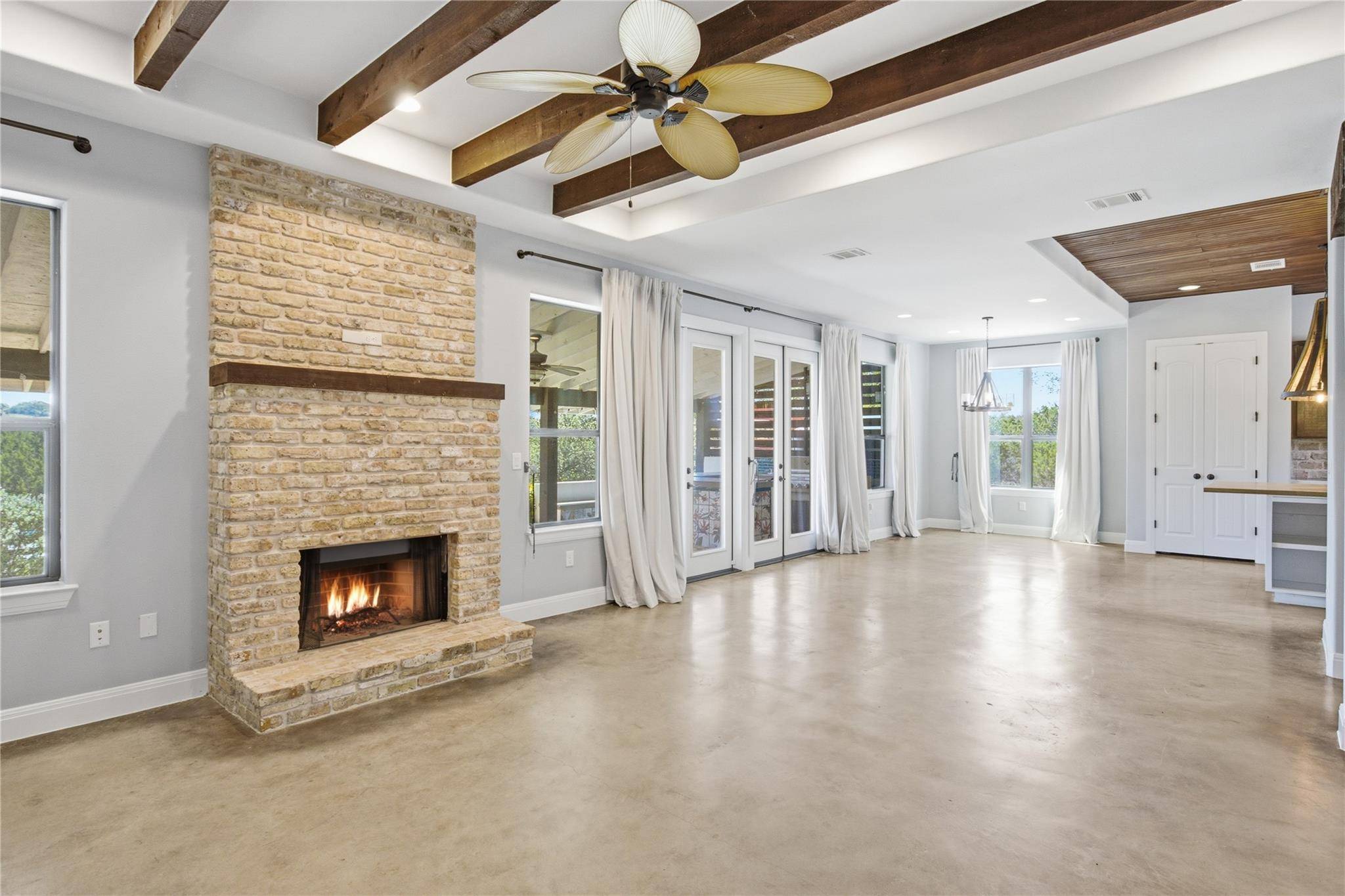 330 Gant RD, Dripping Springs, TX 78620