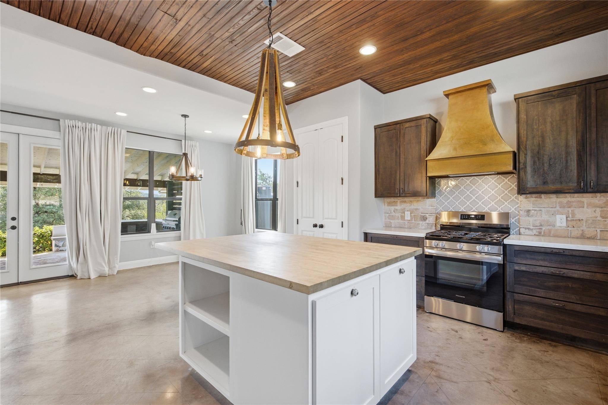330 Gant RD, Dripping Springs, TX 78620