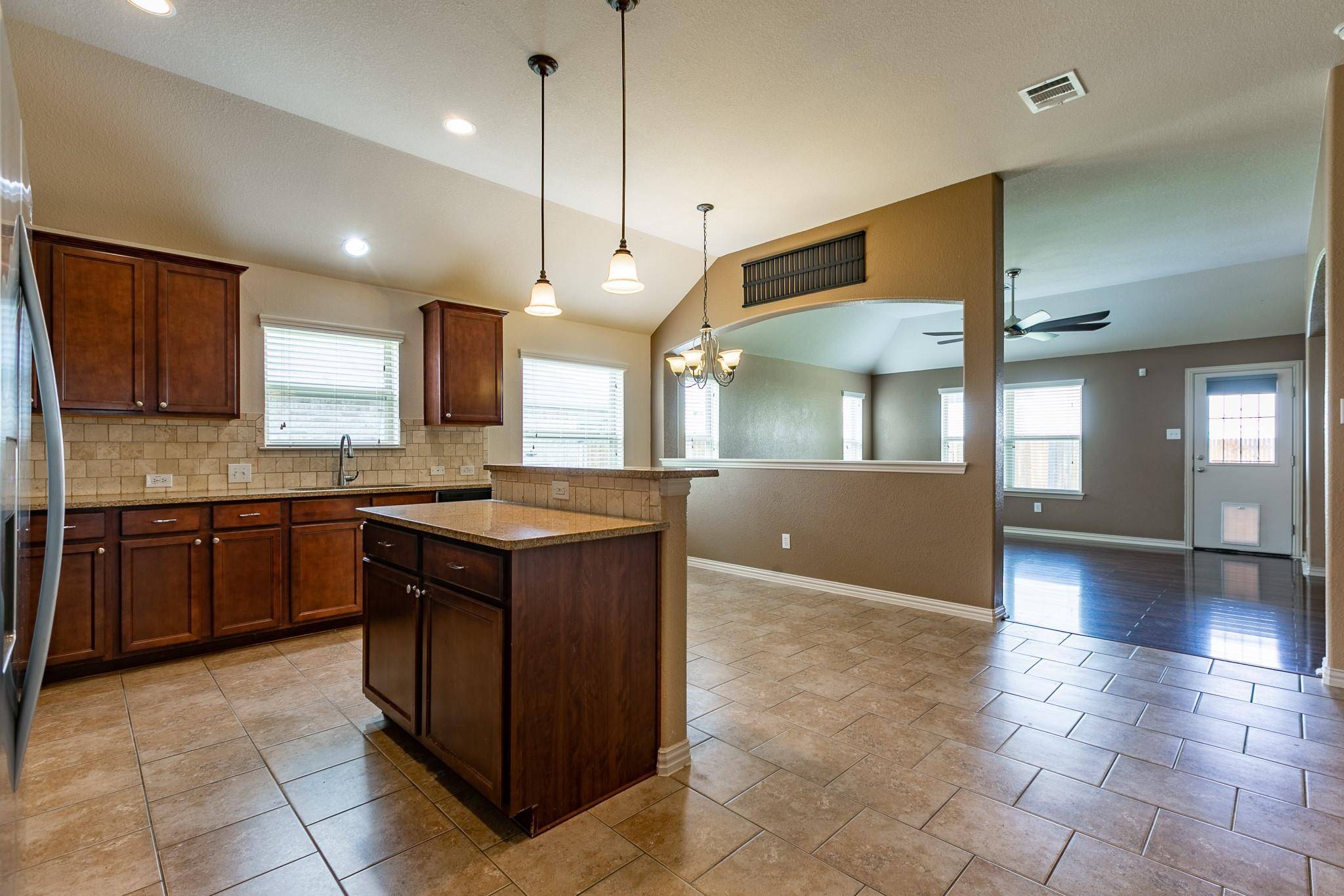 118 Wallin Farms DR, Hutto, TX 78634