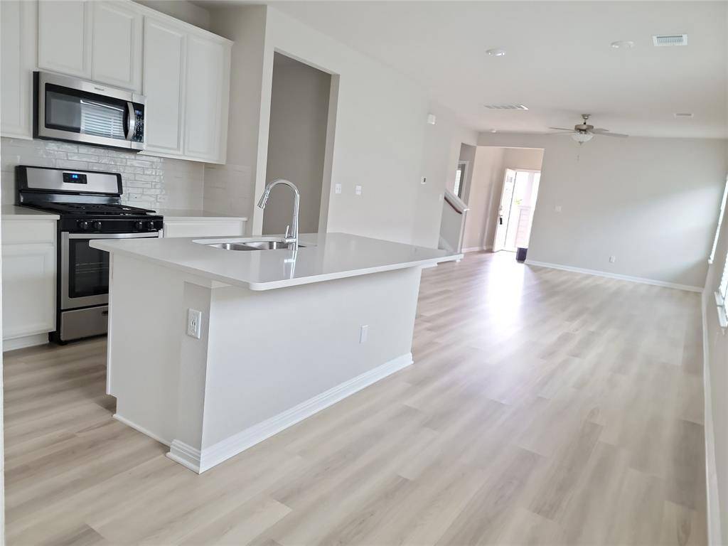 908 Main ST, Hutto, TX 78634